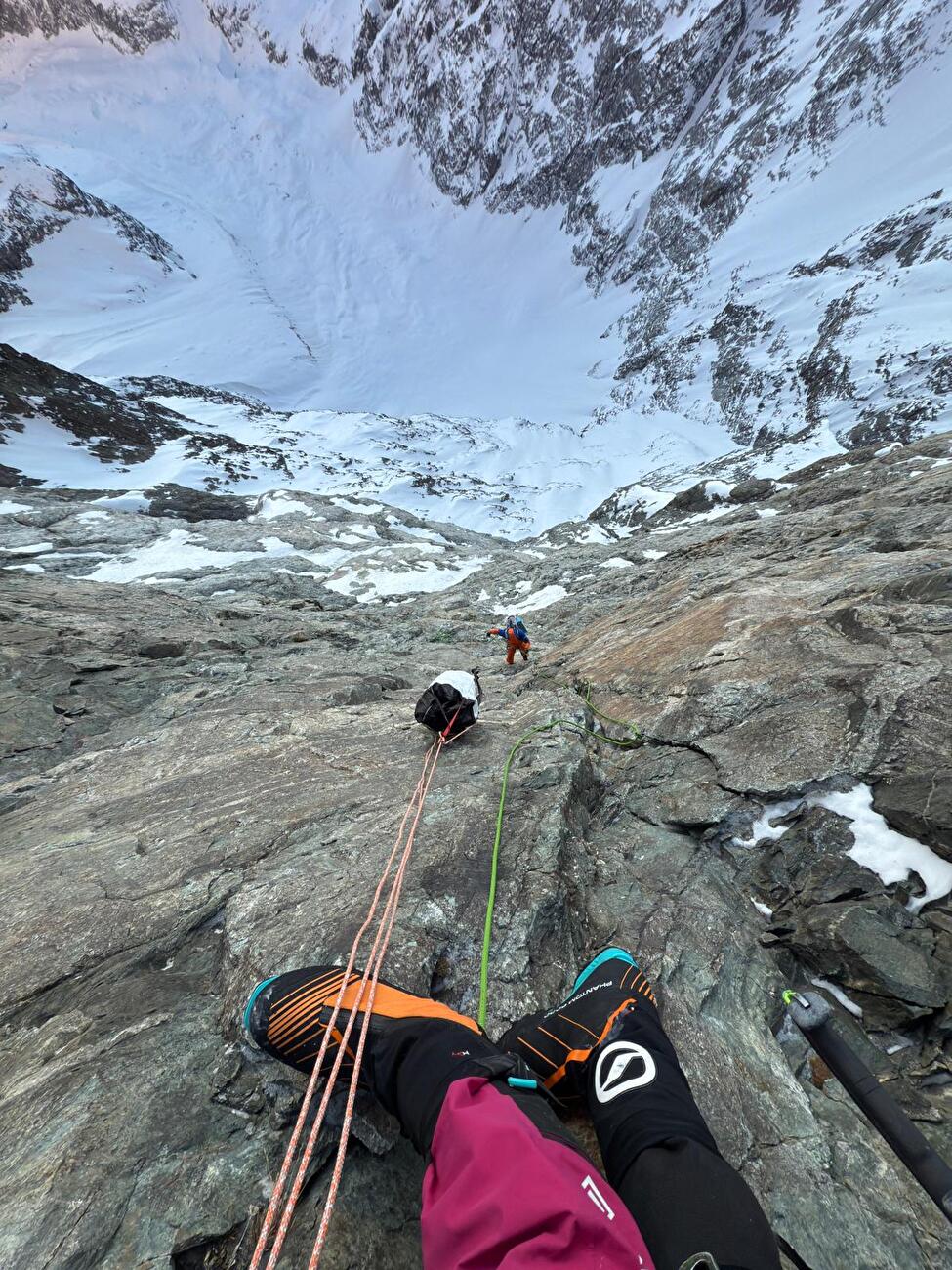 Barre des Écrins, Antoine Bouqueret, Charles Dubouloz - Day 3 while climbing 'Directe Gamma' on the SE Face of Barre des Écrins (Antoine Bouqueret, Charles Dubouloz 28-31/12/2025) Barre des Écrins, Antoine Bouqueret, Charles Dubouloz - Day 3 while climbing 'Directe Gamma' on the SE Face of Barre des Écrins (Antoine Bouqueret, Charles Dubouloz 28-31/12/2025)