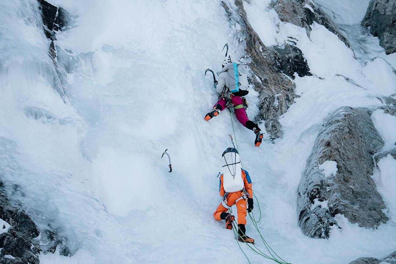 Barre des Écrins, Antoine Bouqueret, Charles Dubouloz - Pitch 1 of 'Directe Gamma' on the SE Face of Barre des Écrins (Antoine Bouqueret, Charles Dubouloz 28-31/12/2025) Barre des Écrins, Antoine Bouqueret, Charles Dubouloz - Pitch 1 of 'Directe Gamma' on the SE Face of Barre des Écrins (Antoine Bouqueret, Charles Dubouloz 28-31/12/2025)