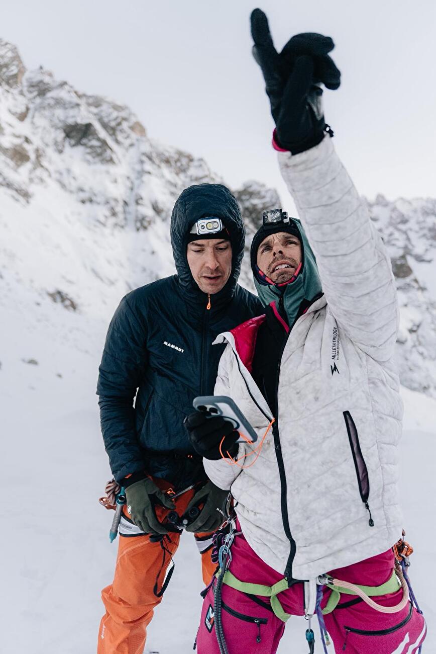 Barre des Écrins, Antoine Bouqueret, Charles Dubouloz - Climbing 'Directe Gamma' on the SE Face of Barre des Écrins (Antoine Bouqueret, Charles Dubouloz 28-31/12/2025) Barre des Écrins, Antoine Bouqueret, Charles Dubouloz - Climbing 'Directe Gamma' on the SE Face of Barre des Écrins (Antoine Bouqueret, Charles Dubouloz 28-31/12/2025)
