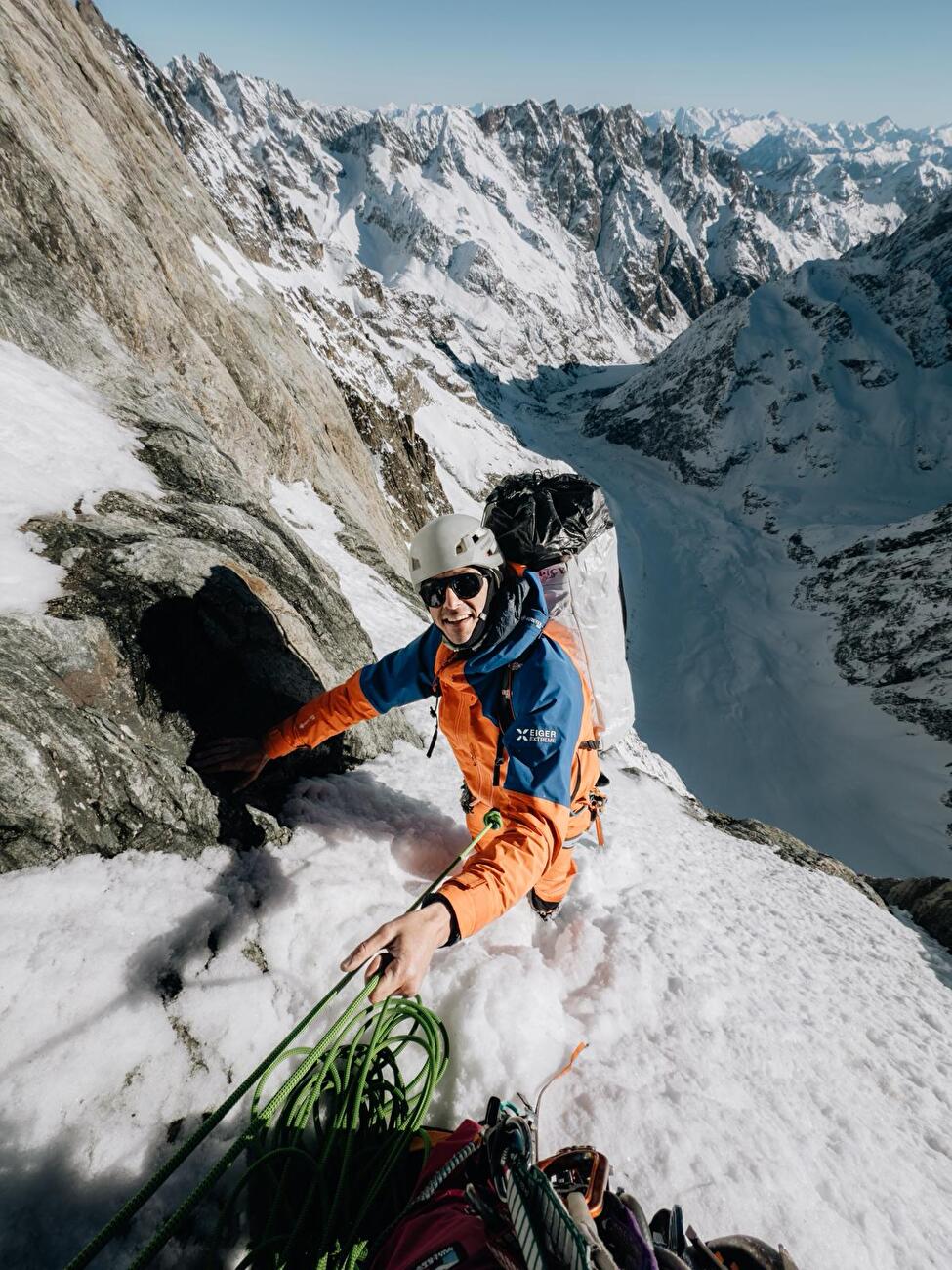 Barre des Écrins, Antoine Bouqueret, Charles Dubouloz - Day 2 while climbing 'Directe Gamma' on the SE Face of Barre des Écrins (Antoine Bouqueret, Charles Dubouloz 28-31/12/2025) Barre des Écrins, Antoine Bouqueret, Charles Dubouloz - Day 2 while climbing 'Directe Gamma' on the SE Face of Barre des Écrins (Antoine Bouqueret, Charles Dubouloz 28-31/12/2025)