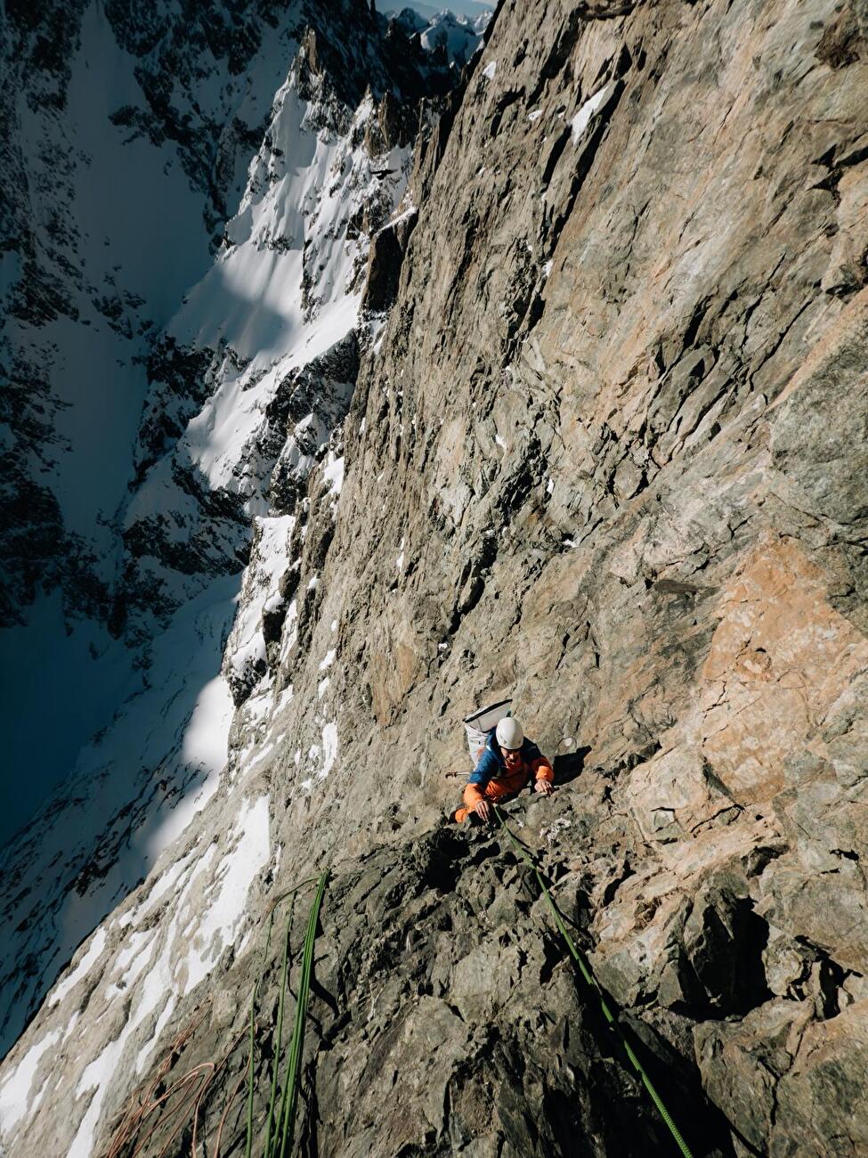 Barre des Écrins, Antoine Bouqueret, Charles Dubouloz - Day 3 while climbing 'Directe Gamma' on the SE Face of Barre des Écrins (Antoine Bouqueret, Charles Dubouloz 28-31/12/2025) Barre des Écrins, Antoine Bouqueret, Charles Dubouloz - Day 3 while climbing 'Directe Gamma' on the SE Face of Barre des Écrins (Antoine Bouqueret, Charles Dubouloz 28-31/12/2025)