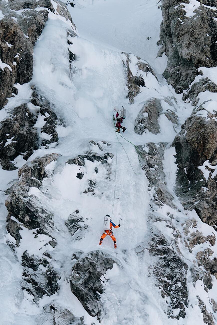 Barre des Écrins, Antoine Bouqueret, Charles Dubouloz - Pitch 1 of 'Directe Gamma' on the SE Face of Barre des Écrins (Antoine Bouqueret, Charles Dubouloz 28-31/12/2025) Barre des Écrins, Antoine Bouqueret, Charles Dubouloz - Pitch 1 of 'Directe Gamma' on the SE Face of Barre des Écrins (Antoine Bouqueret, Charles Dubouloz 28-31/12/2025)