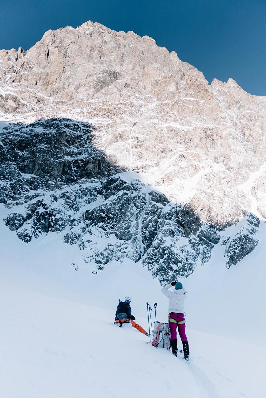 Barre des Écrins, Antoine Bouqueret, Charles Dubouloz - Charles Dubouloz ande Antoine Bouqueret approaching the southeast face of Barre des Écrins Barre des Écrins, Antoine Bouqueret, Charles Dubouloz - Charles Dubouloz ande Antoine Bouqueret approaching the southeast face of Barre des Écrins