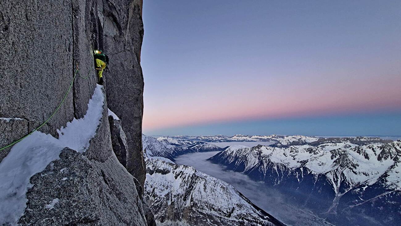Allain - Leininger Petit Dru, Filip Babicz, Olivier Gajewski - Voie 'Allain-Leininger' en face nord du Petit Dru : Filip Babicz gravissant la fissure Lambert Allain - Leininger Petit Dru, Filip Babicz, Olivier Gajewski - Voie 'Allain-Leininger' en face nord du Petit Dru : Filip Babicz gravissant la fissure Lambert