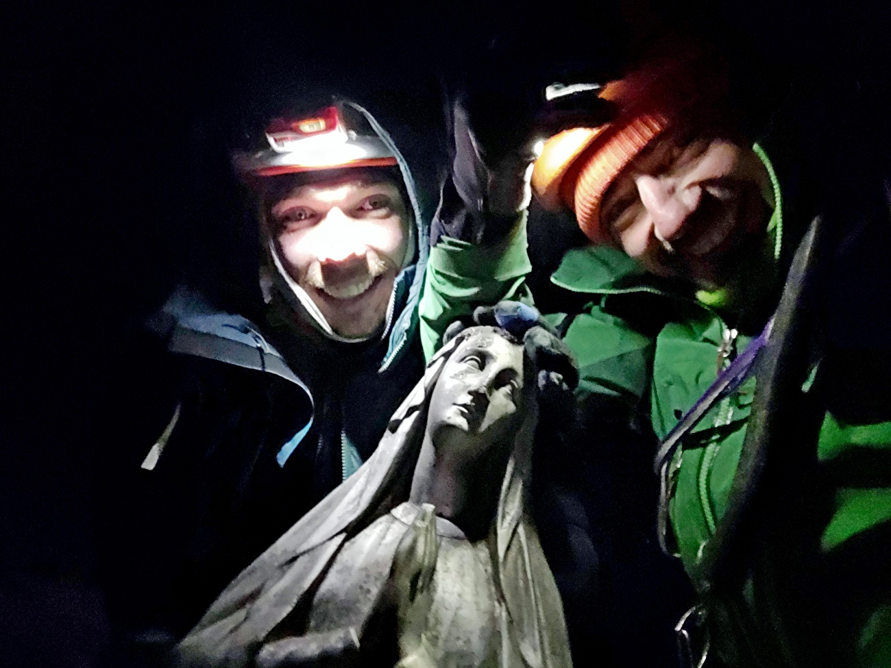 Allain - Leininger Petit Dru, Filip Babicz, Olivier Gajewski - Parcours 'Allain-Leininger' en face nord du Petit Dru : Filip Babicz et Olivier Gajewski au sommet Allain - Leininger Petit Dru, Filip Babicz, Olivier Gajewski - Parcours 'Allain-Leininger' en face nord du Petit Dru : Filip Babicz et Olivier Gajewski au sommet