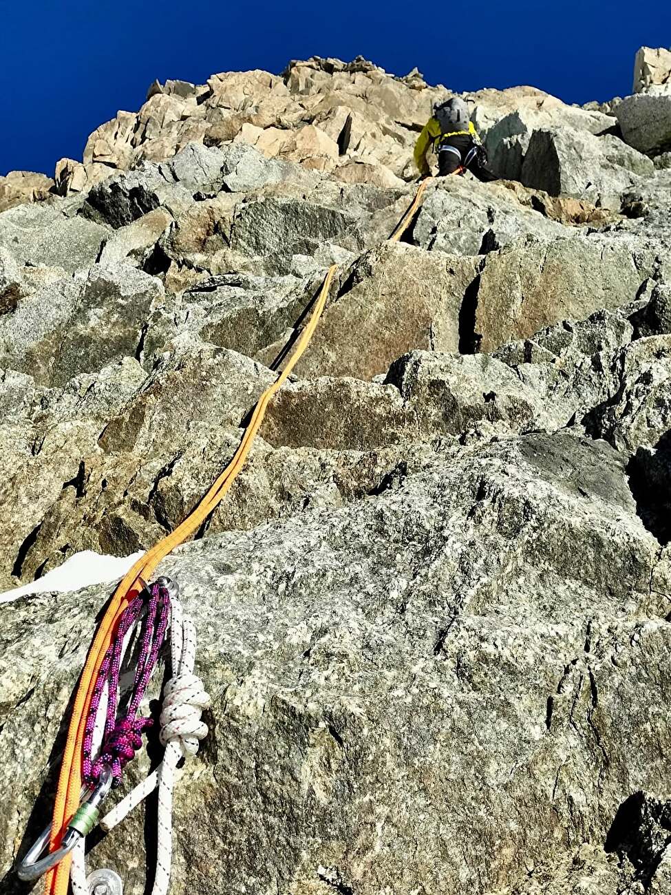 Rognon Vaudano, Mont Blanc, Niccolò Bruni, Federica Furia - La première ascension du 'Facile Facile 2.0' à Rognon Vaudano, Mont Blanc (Niccolò Bruni, Federica Furia, 14/12/2025) Rognon Vaudano, Mont Blanc, Niccolò Bruni, Federica Furia - La première ascension du 'Facile Facile 2.0' à Rognon Vaudano, Mont Blanc (Niccolò Bruni, Federica Furia, 14/12/2025)