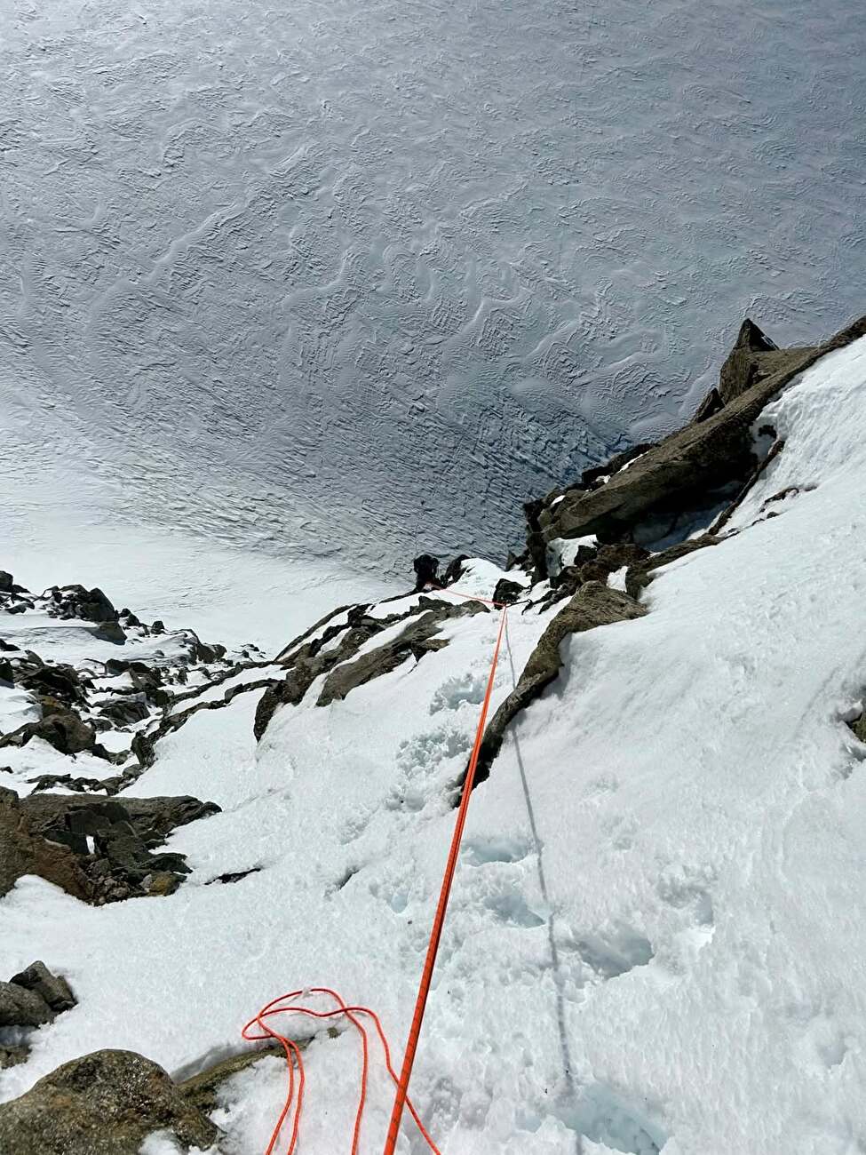 Rognon Vaudano, Mont Blanc, Niccolò Bruni, Federica Furia - La première ascension du 'Facile Facile 2.0' à Rognon Vaudano, Mont Blanc (Niccolò Bruni, Federica Furia, 14/12/2025) Rognon Vaudano, Mont Blanc, Niccolò Bruni, Federica Furia - La première ascension du 'Facile Facile 2.0' à Rognon Vaudano, Mont Blanc (Niccolò Bruni, Federica Furia, 14/12/2025)