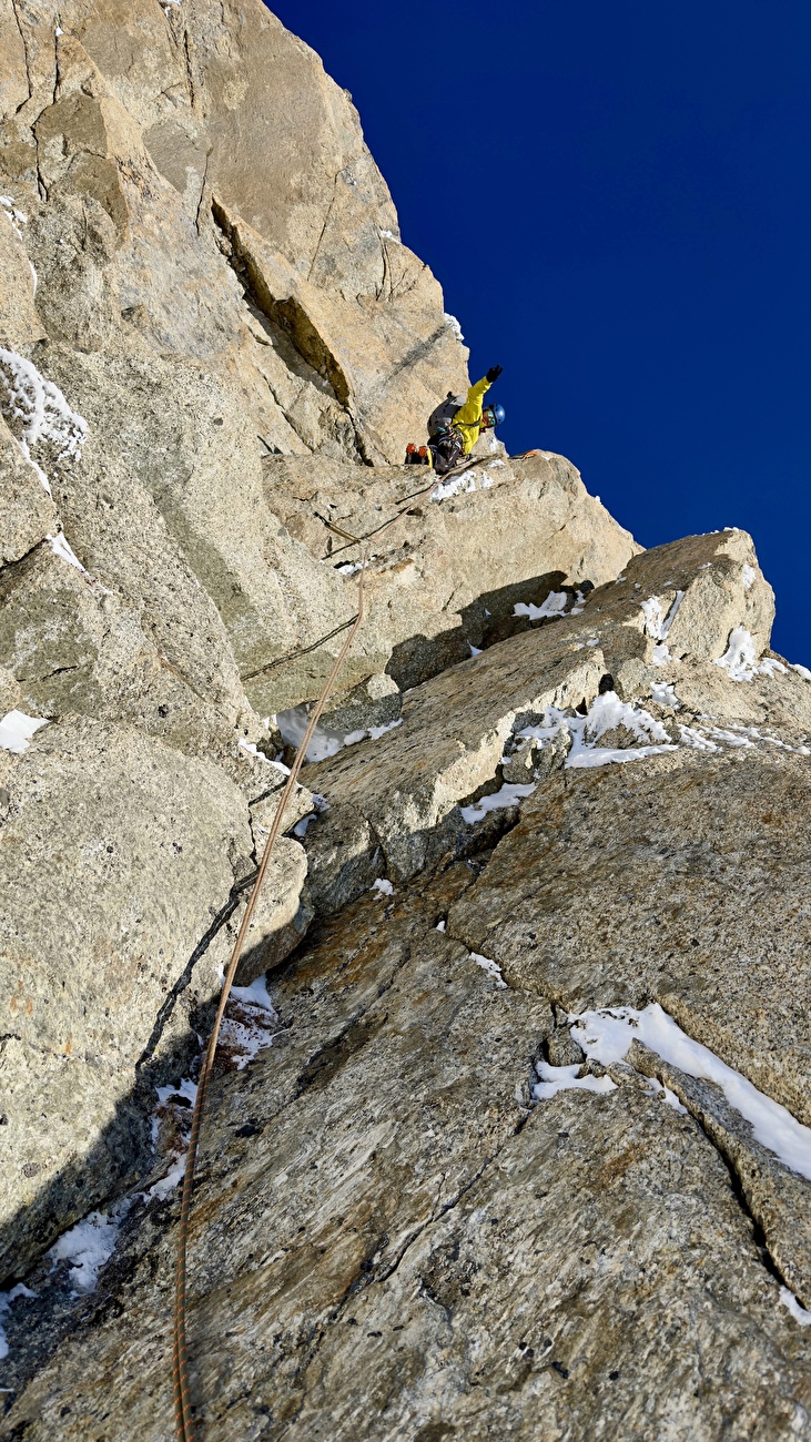 Rognon Vaudano, Mont Blanc, Niccolò Bruni, Federica Furia - La première ascension du 'Facile Facile 2.0' à Rognon Vaudano, Mont Blanc (Niccolò Bruni, Federica Furia, 14/12/2025) Rognon Vaudano, Mont Blanc, Niccolò Bruni, Federica Furia - La première ascension du 'Facile Facile 2.0' à Rognon Vaudano, Mont Blanc (Niccolò Bruni, Federica Furia, 14/12/2025)