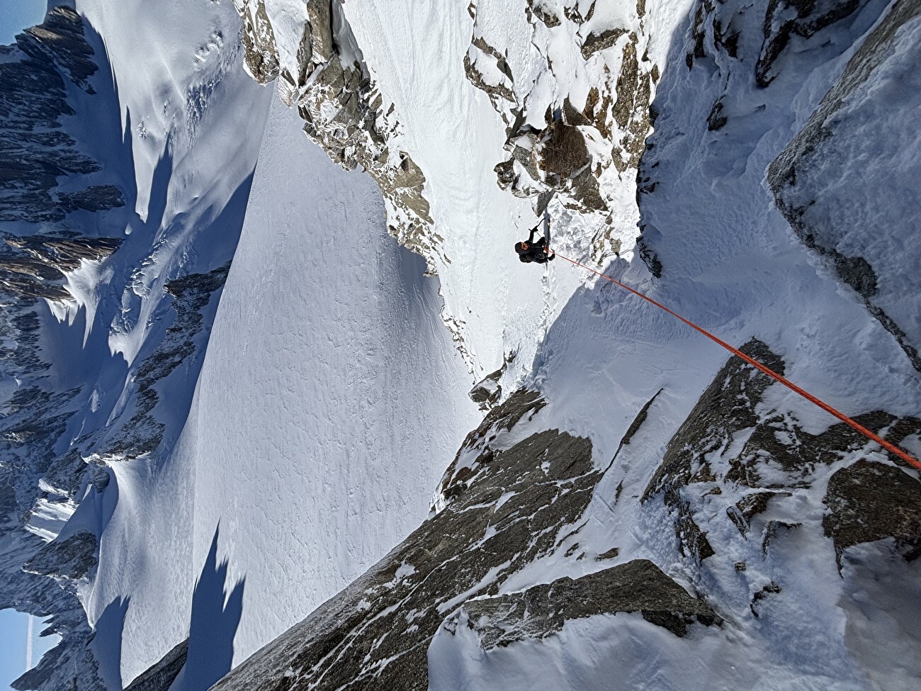 Rognon Vaudano, Mont Blanc, Niccolò Bruni, Federica Furia - La première ascension du 'Veloce Veloce 2.0' à Rognon Vaudano, Mont Blanc (Niccolò Bruni, Federica Furia, 26/12/2025) Rognon Vaudano, Mont Blanc, Niccolò Bruni, Federica Furia - La première ascension du 'Veloce Veloce 2.0' à Rognon Vaudano, Mont Blanc (Niccolò Bruni, Federica Furia, 26/12/2025)