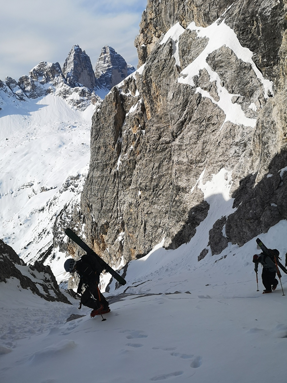 Val Pusteria, Dolomites, Franz Anstein, Davide D'Alpaos, Mirko Forti, Francesco Vascellari - Première descente de la face sud du Crodon di San Candido (2981m), Val Pusteria, Dolomites (Franz Anstein, Davide D'Alpaos, Mirko Forti, Francesco Vascellari, 03/2025) Val Pusteria, Dolomites, Franz Anstein, Davide D'Alpaos, Mirko Forti, Francesco Vascellari - Première descente de la face sud du Crodon di San Candido (2981m), Val Pusteria, Dolomites (Franz Anstein, Davide D'Alpaos, Mirko Forti, Francesco Vascellari, 03/2025)