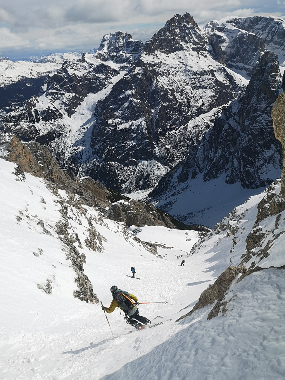 Val Pusteria, Dolomites, Franz Anstein, Davide D'Alpaos, Mirko Forti, Francesco Vascellari - Première descente de la face sud du Crodon di San Candido (2981m), Val Pusteria, Dolomites (Franz Anstein, Davide D'Alpaos, Mirko Forti, Francesco Vascellari, 03/2025) Val Pusteria, Dolomites, Franz Anstein, Davide D'Alpaos, Mirko Forti, Francesco Vascellari - Première descente de la face sud du Crodon di San Candido (2981m), Val Pusteria, Dolomites (Franz Anstein, Davide D'Alpaos, Mirko Forti, Francesco Vascellari, 03/2025)