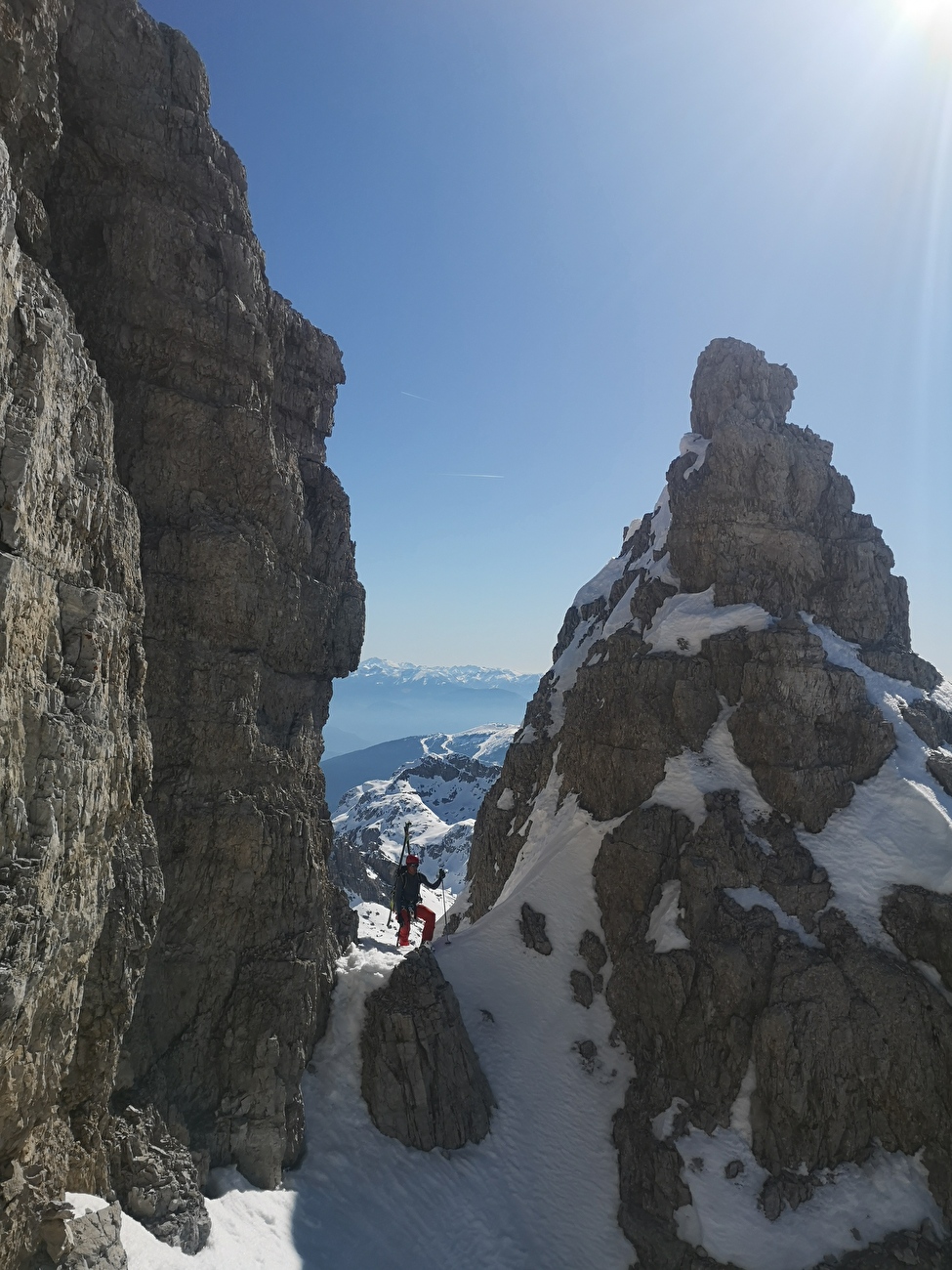 Dolomites de Brenta, Francesco Vascellari - Première descente de la face est de la Cima Garbari (3018m), Dolomites de Brenta (Francesco Vascellari, 04/2025) Dolomites de Brenta, Francesco Vascellari - Première descente de la face est de la Cima Garbari (3018m), Dolomites de Brenta (Francesco Vascellari, 04/2025)