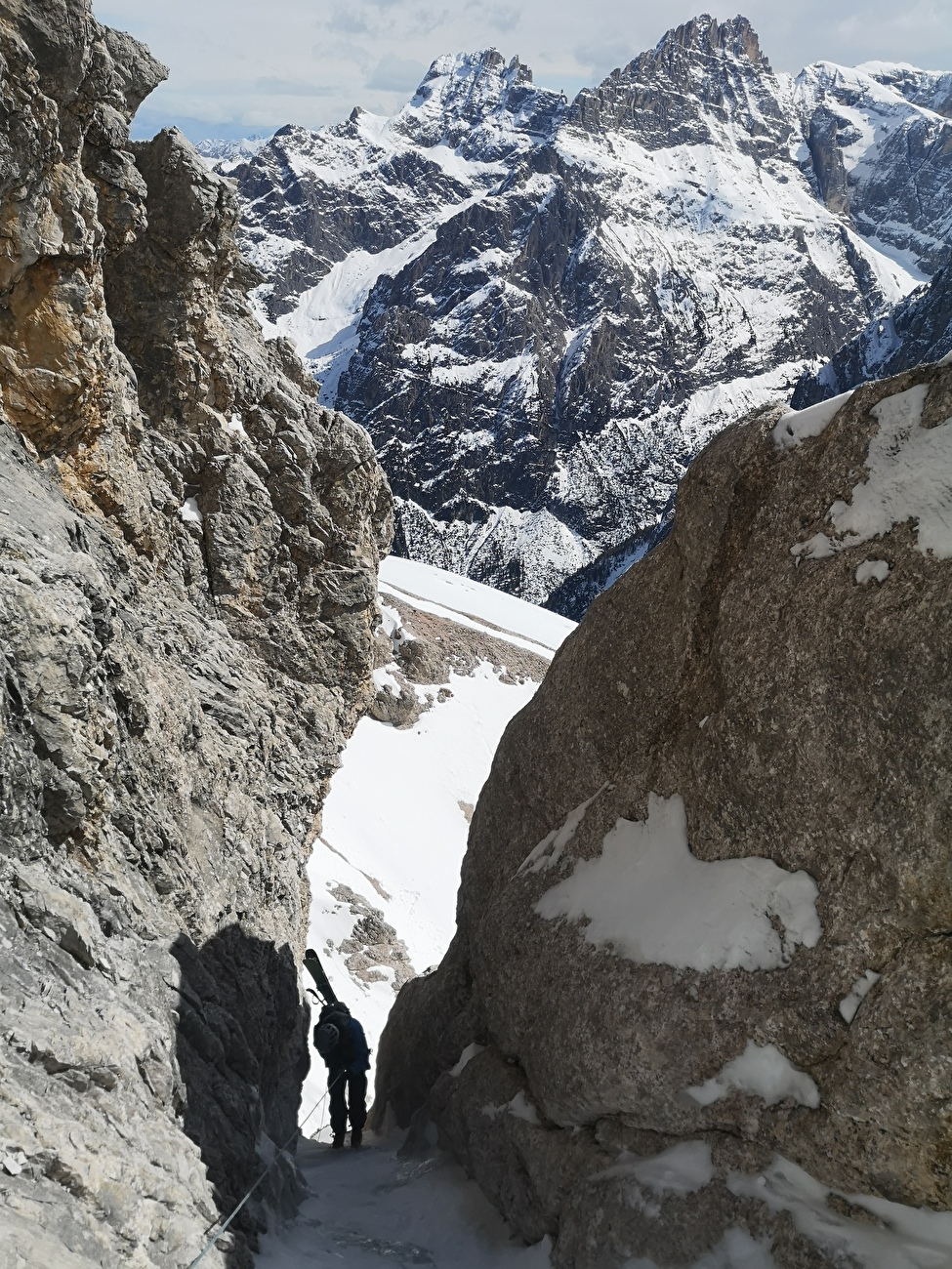 Val Pusteria, Dolomites, Franz Anstein, Davide D'Alpaos, Mirko Forti, Francesco Vascellari - Première descente de la face sud du Crodon di San Candido (2981m), Val Pusteria, Dolomites (Franz Anstein, Davide D'Alpaos, Mirko Forti, Francesco Vascellari, 03/2025) Val Pusteria, Dolomites, Franz Anstein, Davide D'Alpaos, Mirko Forti, Francesco Vascellari - Première descente de la face sud du Crodon di San Candido (2981m), Val Pusteria, Dolomites (Franz Anstein, Davide D'Alpaos, Mirko Forti, Francesco Vascellari, 03/2025)