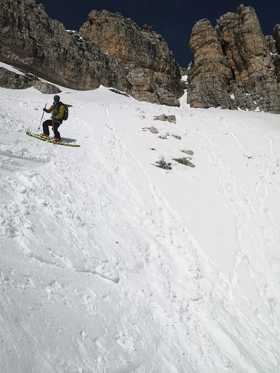 Val Pusteria, Dolomites, Franz Anstein, Davide D'Alpaos, Mirko Forti, Francesco Vascellari - Première descente de la face sud du Crodon di San Candido (2981m), Val Pusteria, Dolomites (Franz Anstein, Davide D'Alpaos, Mirko Forti, Francesco Vascellari, 03/2025) Val Pusteria, Dolomites, Franz Anstein, Davide D'Alpaos, Mirko Forti, Francesco Vascellari - Première descente de la face sud du Crodon di San Candido (2981m), Val Pusteria, Dolomites (Franz Anstein, Davide D'Alpaos, Mirko Forti, Francesco Vascellari, 03/2025)