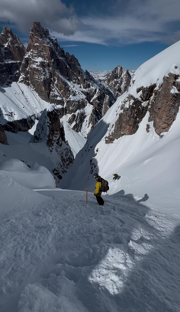 Val Pusteria, Dolomites, Franz Anstein, Davide D'Alpaos, Mirko Forti, Francesco Vascellari - Première descente de la face sud du Crodon di San Candido (2981m), Val Pusteria, Dolomites (Franz Anstein, Davide D'Alpaos, Mirko Forti, Francesco Vascellari, 03/2025) Val Pusteria, Dolomites, Franz Anstein, Davide D'Alpaos, Mirko Forti, Francesco Vascellari - Première descente de la face sud du Crodon di San Candido (2981m), Val Pusteria, Dolomites (Franz Anstein, Davide D'Alpaos, Mirko Forti, Francesco Vascellari, 03/2025)