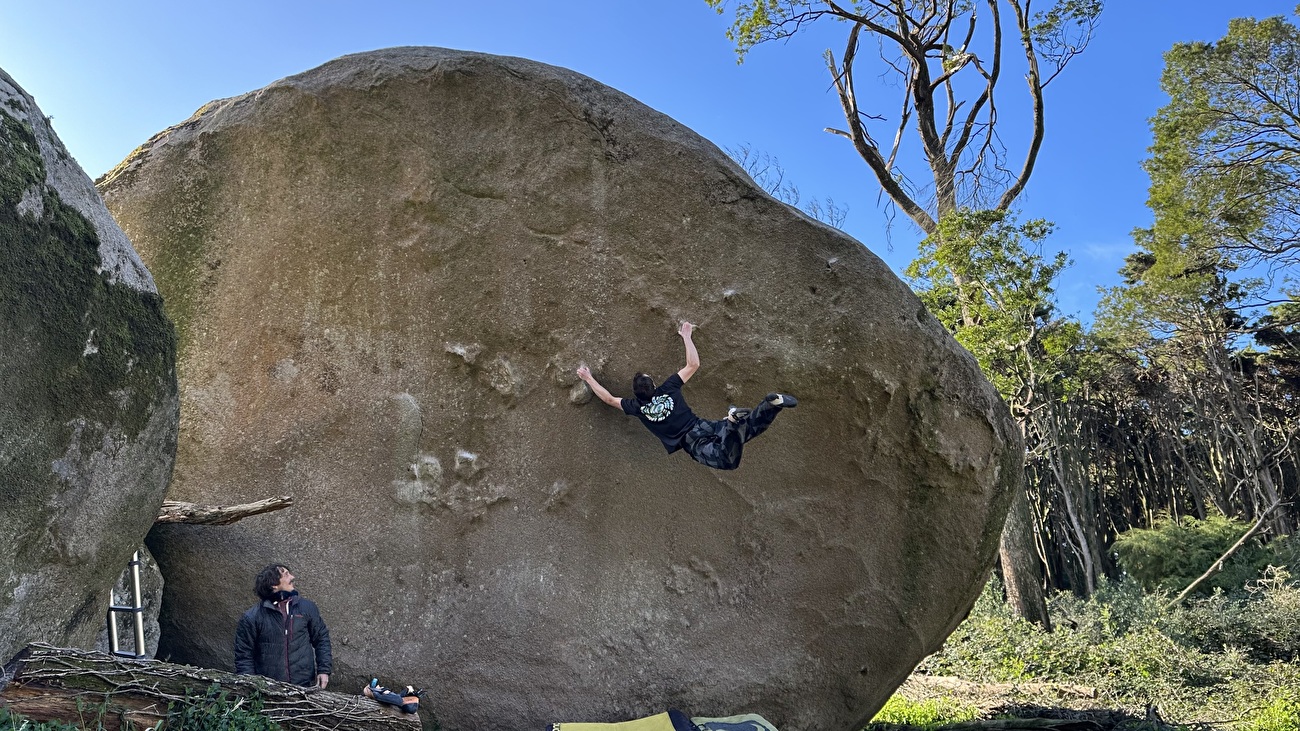 William Bosi - Will Bosi réalise la première ascension du 'Pôr Do Sol' (8C+) à Sintra au Portugal, 01/2026 William Bosi - Will Bosi réalise la première ascension du 'Pôr Do Sol' (8C+) à Sintra au Portugal, 01/2026