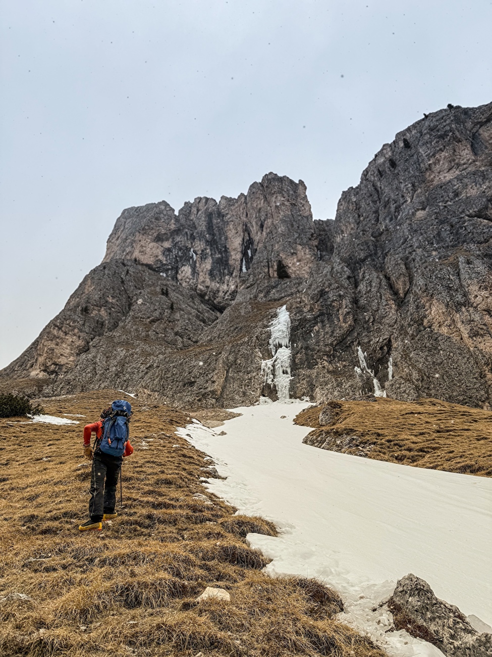 Mantel Ice, Cima Mantello, Rosengarten, Dolomites, Giordano Faletti, Martin Giovanazzi, Davide Miori - Approche de 'Mantel Ice' sur Cima Mantello, Rosengarten, Dolomites (Giordano Faletti, Martin Giovanazzi, Davide Miori 01/09/2026) Mantel Ice, Cima Mantello, Rosengarten, Dolomites, Giordano Faletti, Martin Giovanazzi, Davide Miori - Approche de 'Mantel Ice' sur Cima Mantello, Rosengarten, Dolomites (Giordano Faletti, Martin Giovanazzi, Davide Miori 01/09/2026)