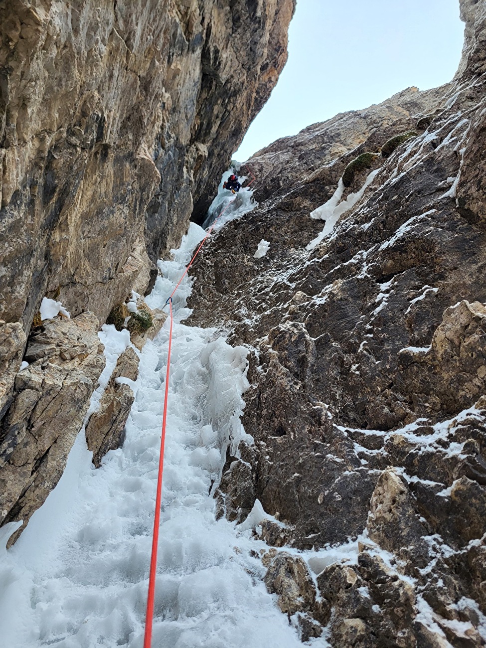 Mantel Ice, Cima Mantello, Rosengarten, Dolomites, Giordano Faletti, Martin Giovanazzi, Davide Miori - Terrain d'escalade 4 de 'Mantel Ice' sur Cima Mantello, Rosengarten, Dolomites (Giordano Faletti, Martin Giovanazzi, Davide Miori 09/01/2026) Mantel Ice, Cima Mantello, Rosengarten, Dolomites, Giordano Faletti, Martin Giovanazzi, Davide Miori - Terrain d'escalade 4 de 'Mantel Ice' sur Cima Mantello, Rosengarten, Dolomites (Giordano Faletti, Martin Giovanazzi, Davide Miori 09/01/2026)