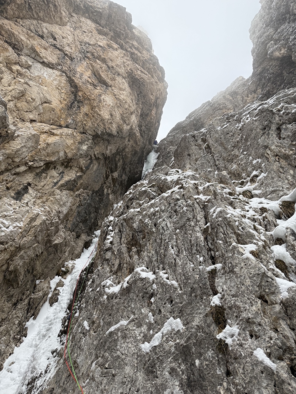 Mantel Ice, Cima Mantello, Rosengarten, Dolomites, Giordano Faletti, Martin Giovanazzi, Davide Miori - Terrain d'escalade 3 de 'Mantel Ice' sur Cima Mantello, Rosengarten, Dolomites (Giordano Faletti, Martin Giovanazzi, Davide Miori 09/01/2026) Mantel Ice, Cima Mantello, Rosengarten, Dolomites, Giordano Faletti, Martin Giovanazzi, Davide Miori - Terrain d'escalade 3 de 'Mantel Ice' sur Cima Mantello, Rosengarten, Dolomites (Giordano Faletti, Martin Giovanazzi, Davide Miori 09/01/2026)