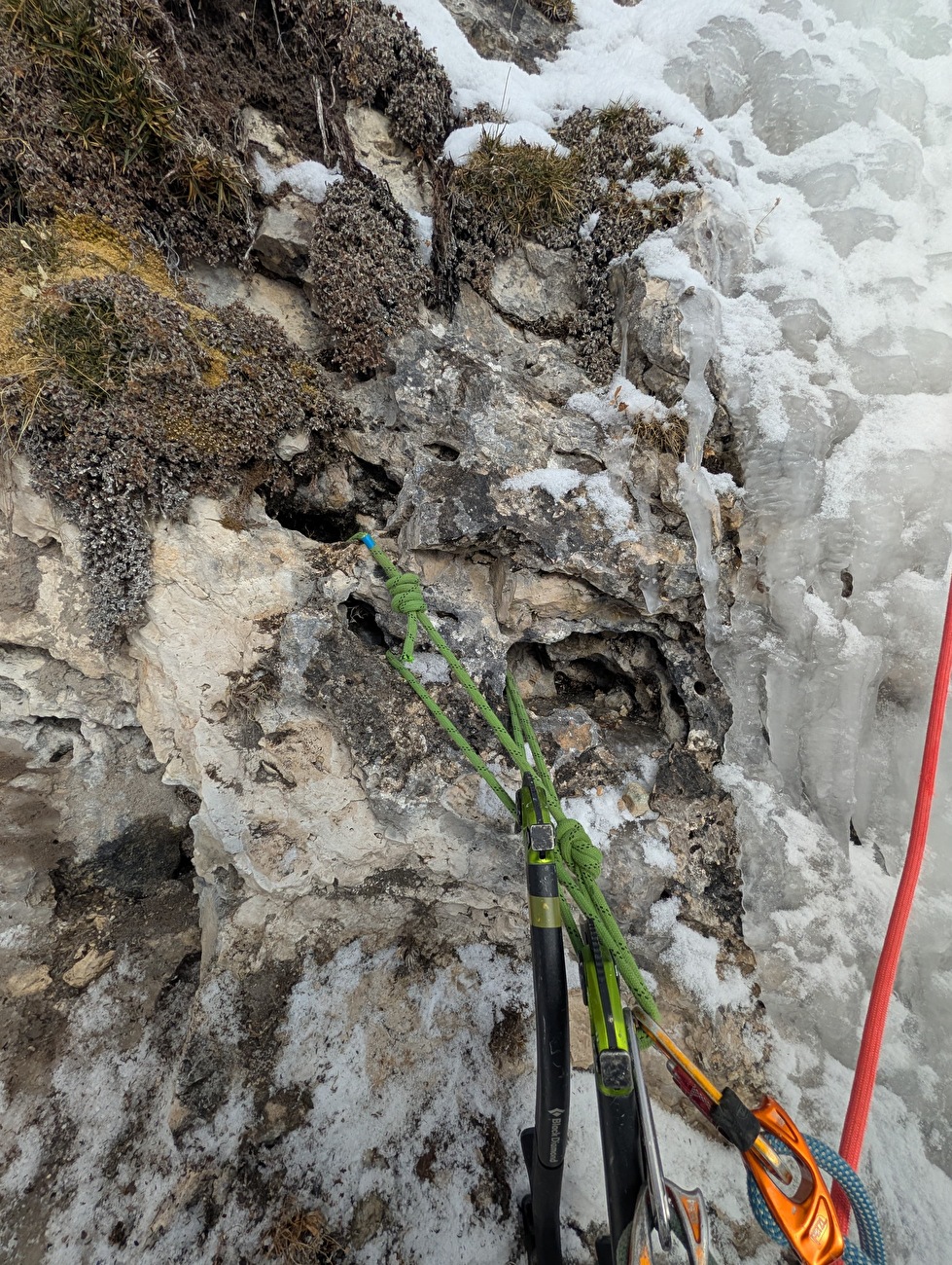 Mantel Ice, Cima Mantello, Rosengarten, Dolomites, Giordano Faletti, Martin Giovanazzi, Davide Miori - Réalisation de la première ascension de 'Mantel Ice' sur Cima Mantello, Rosengarten, Dolomites (Giordano Faletti, Martin Giovanazzi, Davide Miori 01/09/2026) Mantel Ice, Cima Mantello, Rosengarten, Dolomites, Giordano Faletti, Martin Giovanazzi, Davide Miori - Réalisation de la première ascension de 'Mantel Ice' sur Cima Mantello, Rosengarten, Dolomites (Giordano Faletti, Martin Giovanazzi, Davide Miori 01/09/2026)