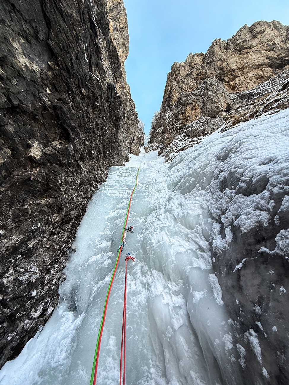 Mantel Ice, Cima Mantello, Rosengarten, Dolomites, Giordano Faletti, Martin Giovanazzi, Davide Miori - Terrain d'escalade 5 de 'Mantel Ice' sur Cima Mantello, Rosengarten, Dolomites (Giordano Faletti, Martin Giovanazzi, Davide Miori 09/01/2026) Mantel Ice, Cima Mantello, Rosengarten, Dolomites, Giordano Faletti, Martin Giovanazzi, Davide Miori - Terrain d'escalade 5 de 'Mantel Ice' sur Cima Mantello, Rosengarten, Dolomites (Giordano Faletti, Martin Giovanazzi, Davide Miori 09/01/2026)