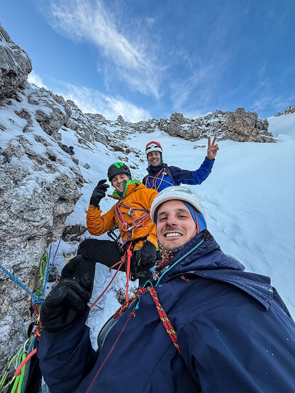 Mantel Ice, Cima Mantello, Rosengarten, Dolomites, Giordano Faletti, Martin Giovanazzi, Davide Miori - Au sommet de 'Mantel Ice' sur Cima Mantello, Rosengarten, Dolomites (Giordano Faletti, Martin Giovanazzi, Davide Miori 01/09/2026) Mantel Ice, Cima Mantello, Rosengarten, Dolomites, Giordano Faletti, Martin Giovanazzi, Davide Miori - Au sommet de 'Mantel Ice' sur Cima Mantello, Rosengarten, Dolomites (Giordano Faletti, Martin Giovanazzi, Davide Miori 01/09/2026)
