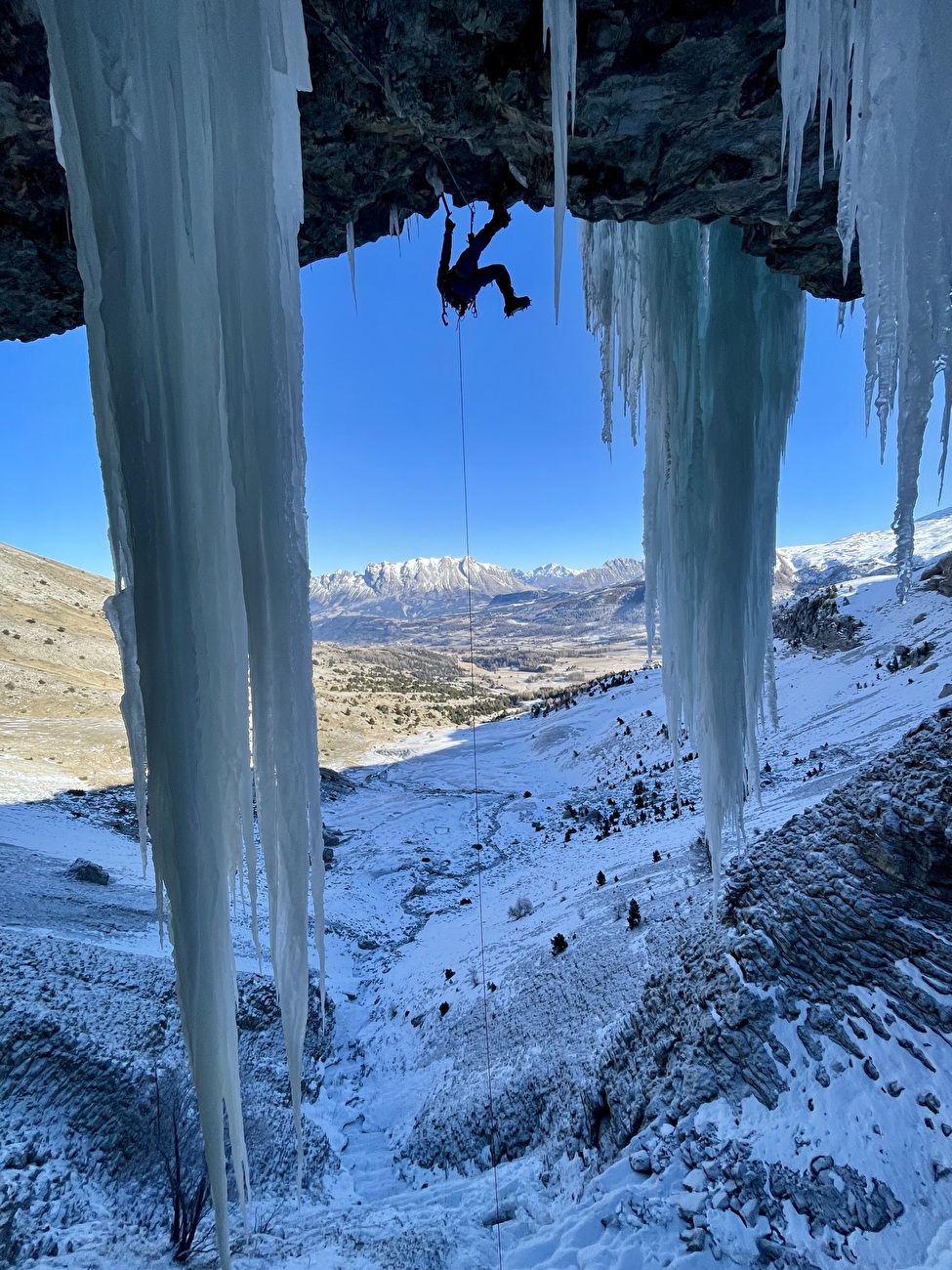 Cascade de Saute Aure, Melvin Bou, Kilian Moni, Raphael Olbrecht - The first ascent of 'Saute Aure et God Homme' at Cascade de Saute Aure at Dévoluy, France (Melvin Bou, Kilian Moni, Raphael Olbrecht 06-07/01/2026) Cascade de Saute Aure, Melvin Bou, Kilian Moni, Raphael Olbrecht - The first ascent of 'Saute Aure et God Homme' at Cascade de Saute Aure at Dévoluy, France (Melvin Bou, Kilian Moni, Raphael Olbrecht 06-07/01/2026)