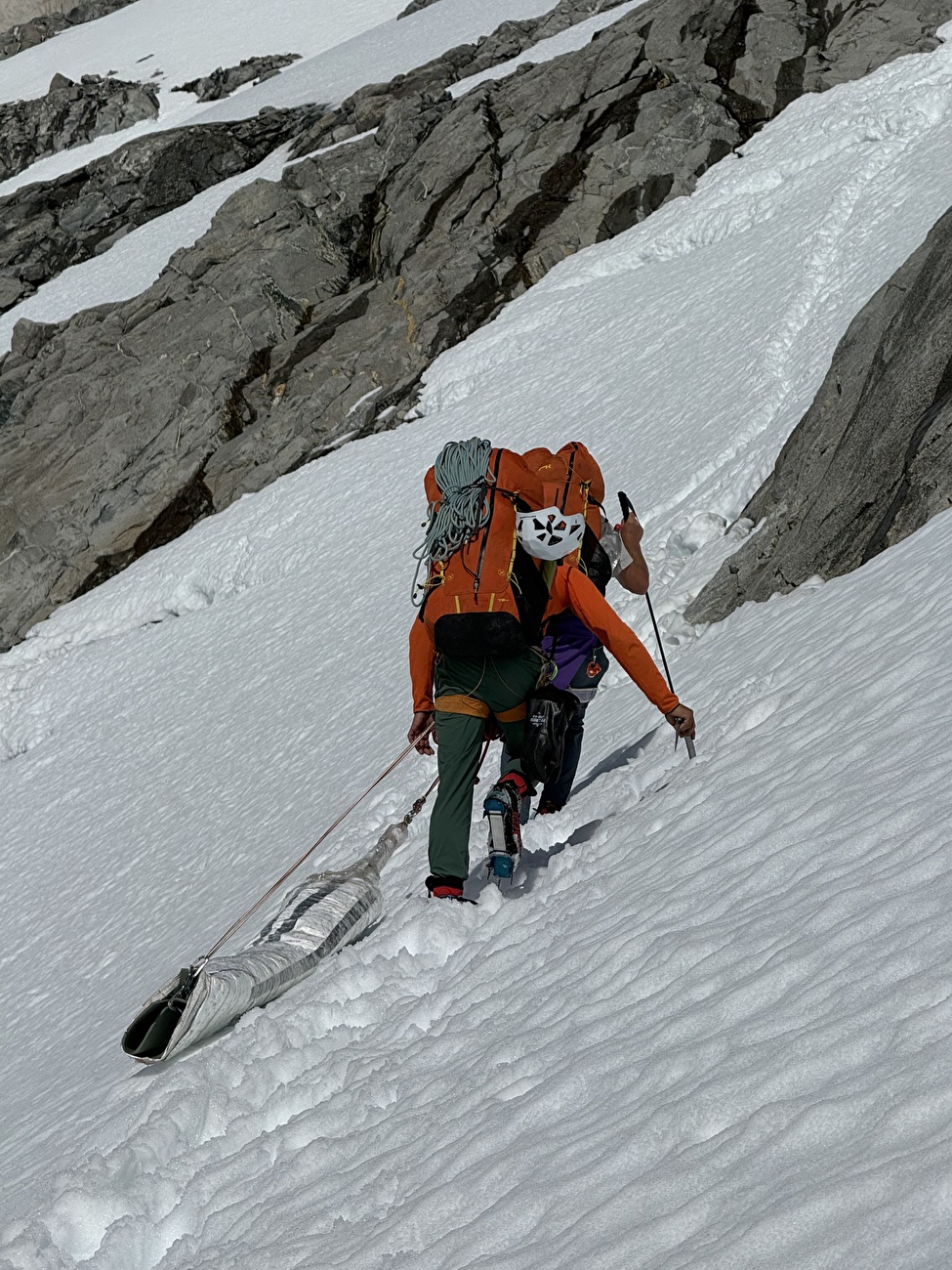 Fitz Roy Patagonia BASE jump, Boris Egorov, Konstantin Jäämurd, Vladimir Murzaev - Escalade du 'Royal Flush' avant le premier BASE jump du Fitz Roy (Cerro Chaltén) en Patagonie (Boris Egorov, Konstantin Jäämurd, Vladimir Murzaev 01/07/2026) Fitz Roy Patagonia BASE jump, Boris Egorov, Konstantin Jäämurd, Vladimir Murzaev - Escalade du 'Royal Flush' avant le premier BASE jump du Fitz Roy (Cerro Chaltén) en Patagonie (Boris Egorov, Konstantin Jäämurd, Vladimir Murzaev 01/07/2026)