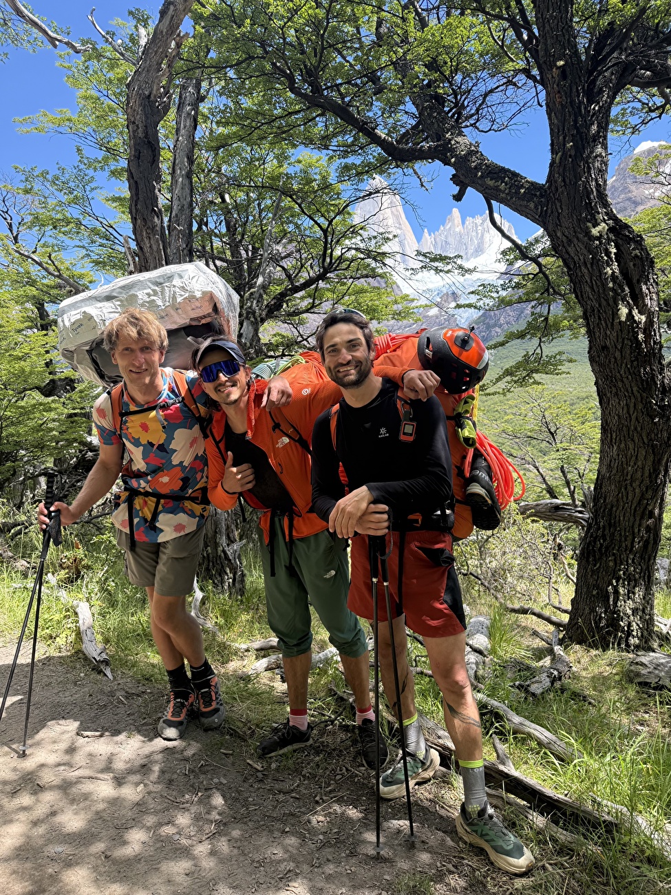 Fitz Roy Patagonia BASE jump, Boris Egorov, Konstantin Jäämurd, Vladimir Murzaev - Avant le premier BASE jump du Fitz Roy (Cerro Chaltén) en Patagonie (Boris Egorov, Konstantin Jäämurd, Vladimir Murzaev 01/07/2026) Fitz Roy Patagonia BASE jump, Boris Egorov, Konstantin Jäämurd, Vladimir Murzaev - Avant le premier BASE jump du Fitz Roy (Cerro Chaltén) en Patagonie (Boris Egorov, Konstantin Jäämurd, Vladimir Murzaev 01/07/2026)