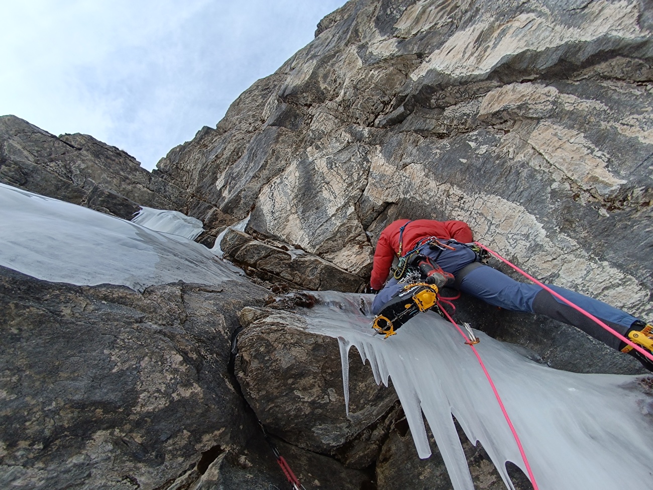 Monte Rosa, Vallée du Lys, Umberto Bado, Paolo Giacobbe, Amedeo Giobbio - Amedeo Giobbio ouvre le dernier pitch de 'Smooth Criminal', Monte Rosa, Vallée du Lys (Umberto Bado, Paolo Giacobbe, Amedeo Giobbio, 18/12/2024) Monte Rosa, Vallée du Lys, Umberto Bado, Paolo Giacobbe, Amedeo Giobbio - Amedeo Giobbio ouvre le dernier pitch de 'Smooth Criminal', Monte Rosa, Vallée du Lys (Umberto Bado, Paolo Giacobbe, Amedeo Giobbio, 18/12/2024)