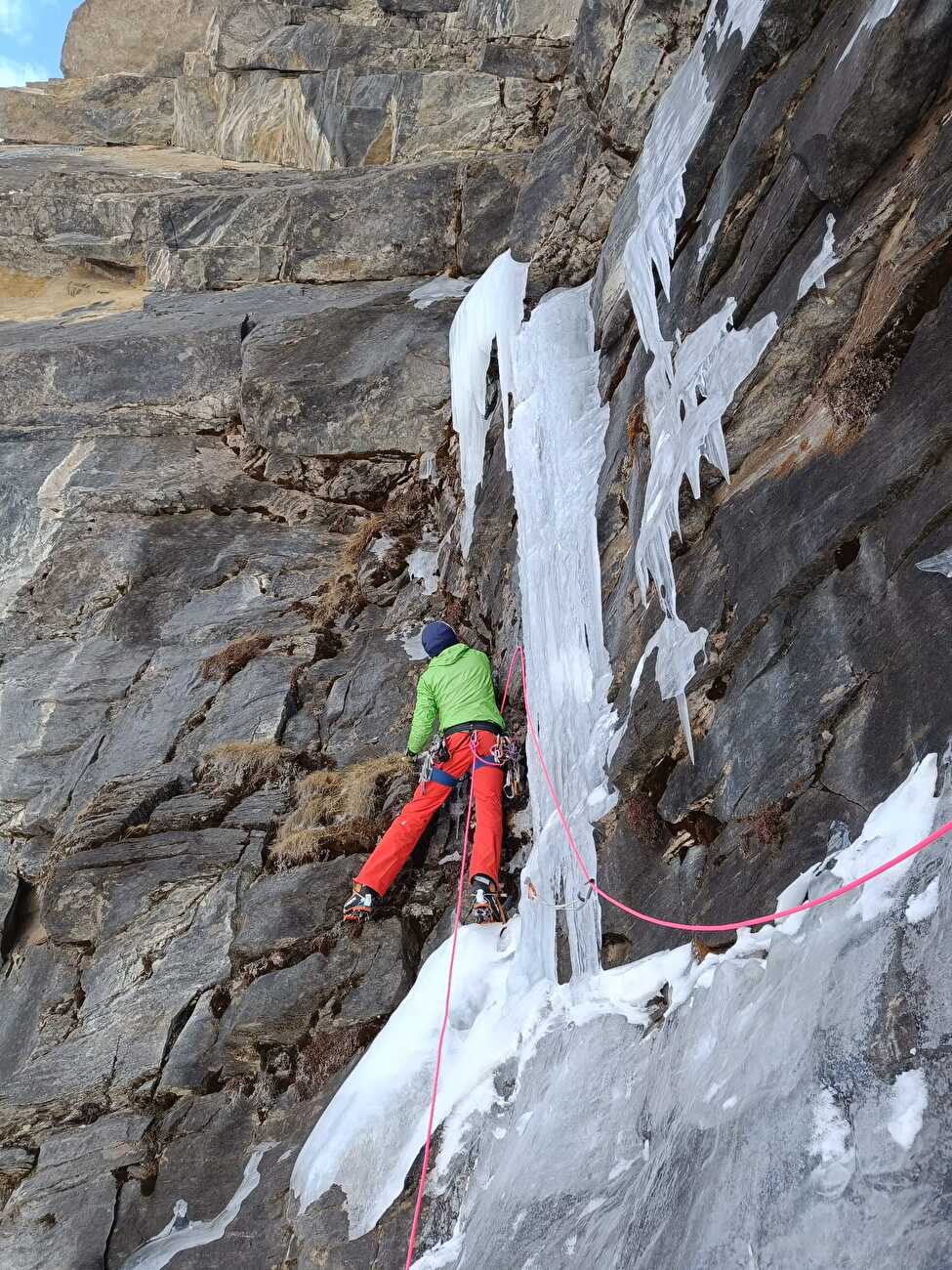 Monte Rosa, Vallée du Lys, Umberto Bado, Paolo Giacobbe, Amedeo Giobbio - Umberto Bado ouvre le deuxième pitch de 'Smooth Criminal', Monte Rosa, Vallée du Lys (Umberto Bado, Paolo Giacobbe, Amedeo Giobbio, 18/12/2024) Monte Rosa, Vallée du Lys, Umberto Bado, Paolo Giacobbe, Amedeo Giobbio - Umberto Bado ouvre le deuxième pitch de 'Smooth Criminal', Monte Rosa, Vallée du Lys (Umberto Bado, Paolo Giacobbe, Amedeo Giobbio, 18/12/2024)