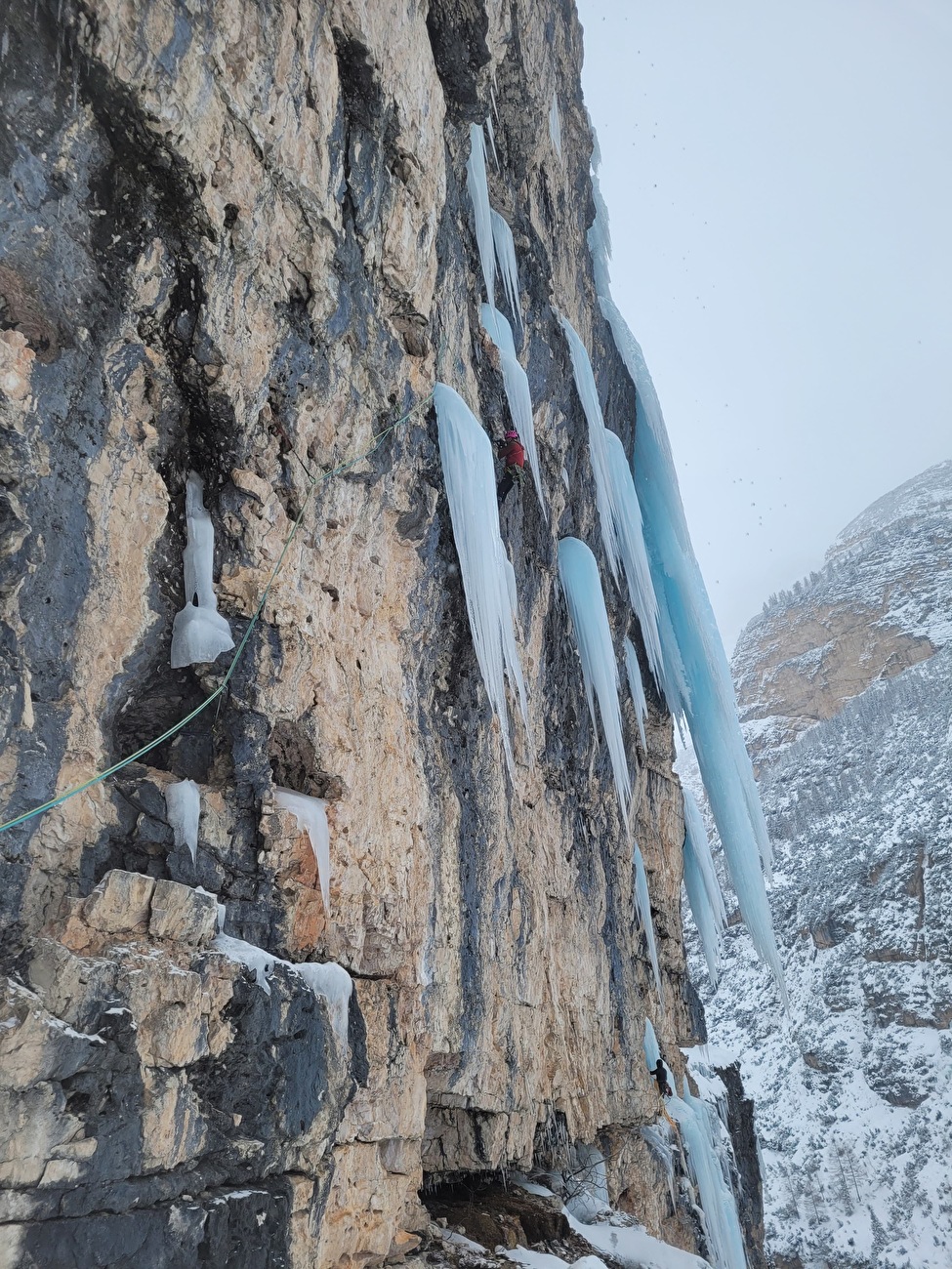 Val Travenanzes, Dolomites, Diego Mabboni, Emanuele Svaluto Ferro - L'ouverture de 'Ne dérange pas le pharaon', Val Travenanzes, Dolomites (Diego Mabboni, Emanuele Svaluto Ferro, 14/02/2025) Val Travenanzes, Dolomites, Diego Mabboni, Emanuele Svaluto Ferro - L'ouverture de 'Ne dérange pas le pharaon', Val Travenanzes, Dolomites (Diego Mabboni, Emanuele Svaluto Ferro, 14/02/2025)