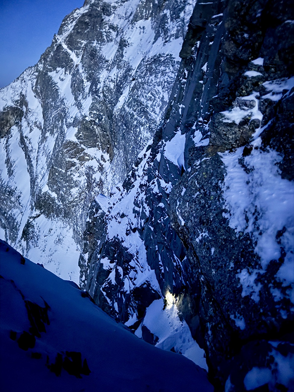 Schutzengelweg, Sagwand, Valsertal, Martin Sieberer, Lukas Waldner - Martin Sieberer et Lukas Waldner effectuent la première ascension hivernale du 'Schutzengelweg' sur la face nord de Sagwandspitze dans le Valsertal, Autriche, le 20/01/2026 Schutzengelweg, Sagwand, Valsertal, Martin Sieberer, Lukas Waldner - Martin Sieberer et Lukas Waldner effectuent la première ascension hivernale du 'Schutzengelweg' sur la face nord de Sagwandspitze dans le Valsertal, Autriche, le 20/01/2026