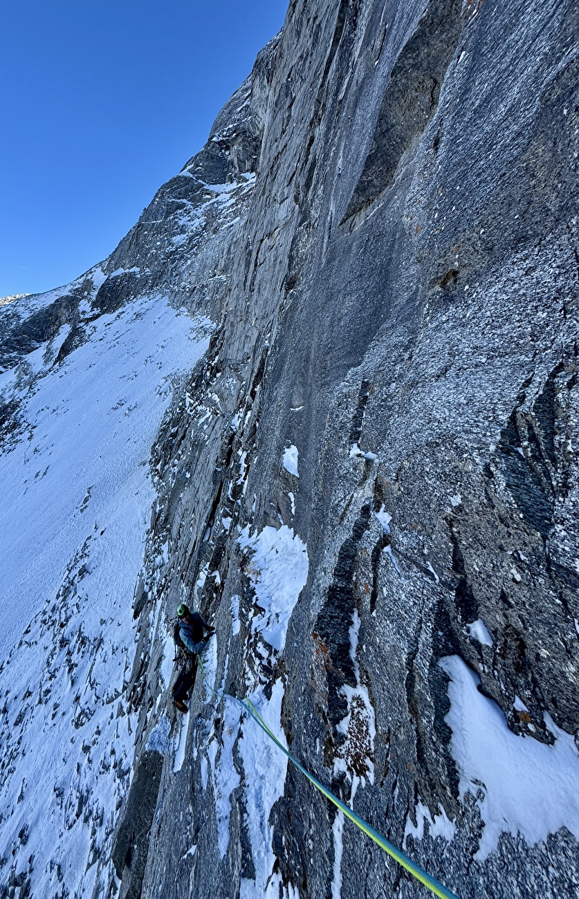Schutzengelweg, Sagwand, Valsertal, Martin Sieberer, Lukas Waldner - Martin Sieberer et Lukas Waldner effectuent la première ascension hivernale du 'Schutzengelweg' sur la face nord de Sagwandspitze dans le Valsertal, Autriche, le 20/01/2026 Schutzengelweg, Sagwand, Valsertal, Martin Sieberer, Lukas Waldner - Martin Sieberer et Lukas Waldner effectuent la première ascension hivernale du 'Schutzengelweg' sur la face nord de Sagwandspitze dans le Valsertal, Autriche, le 20/01/2026