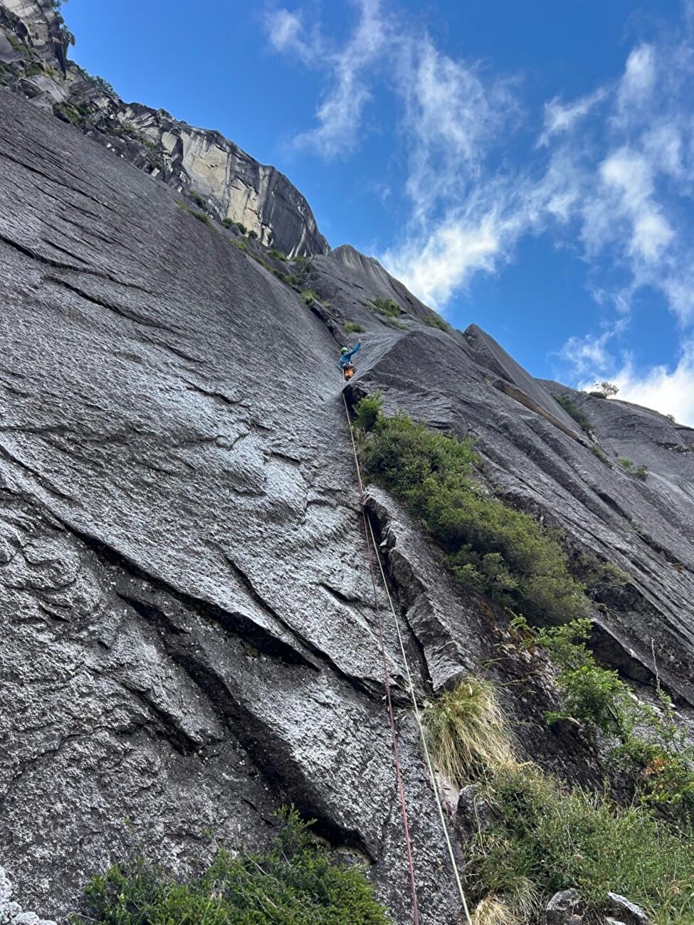 La Zaranda, Patagonie, Chili, Raimundo De Andraca, Fernanda Carabias - La première ascension de « Sans obstacles, il n'y a pas de chemin » à La Zaranda, Patagonie, Chili (Raimundo De Andraca, Fernanda Carabias) La Zaranda, Patagonie, Chili, Raimundo De Andraca, Fernanda Carabias - La première ascension de « Sans obstacles, il n'y a pas de chemin » à La Zaranda, Patagonie, Chili (Raimundo De Andraca, Fernanda Carabias)