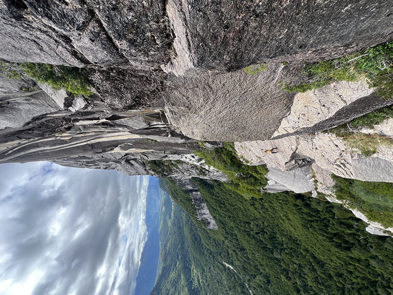 La Zaranda, Patagonie, Chili, Raimundo De Andraca, Fernanda Carabias - La première ascension de « Sans obstacles, il n'y a pas de chemin » à La Zaranda, Patagonie, Chili (Raimundo De Andraca, Fernanda Carabias) La Zaranda, Patagonie, Chili, Raimundo De Andraca, Fernanda Carabias - La première ascension de « Sans obstacles, il n'y a pas de chemin » à La Zaranda, Patagonie, Chili (Raimundo De Andraca, Fernanda Carabias)