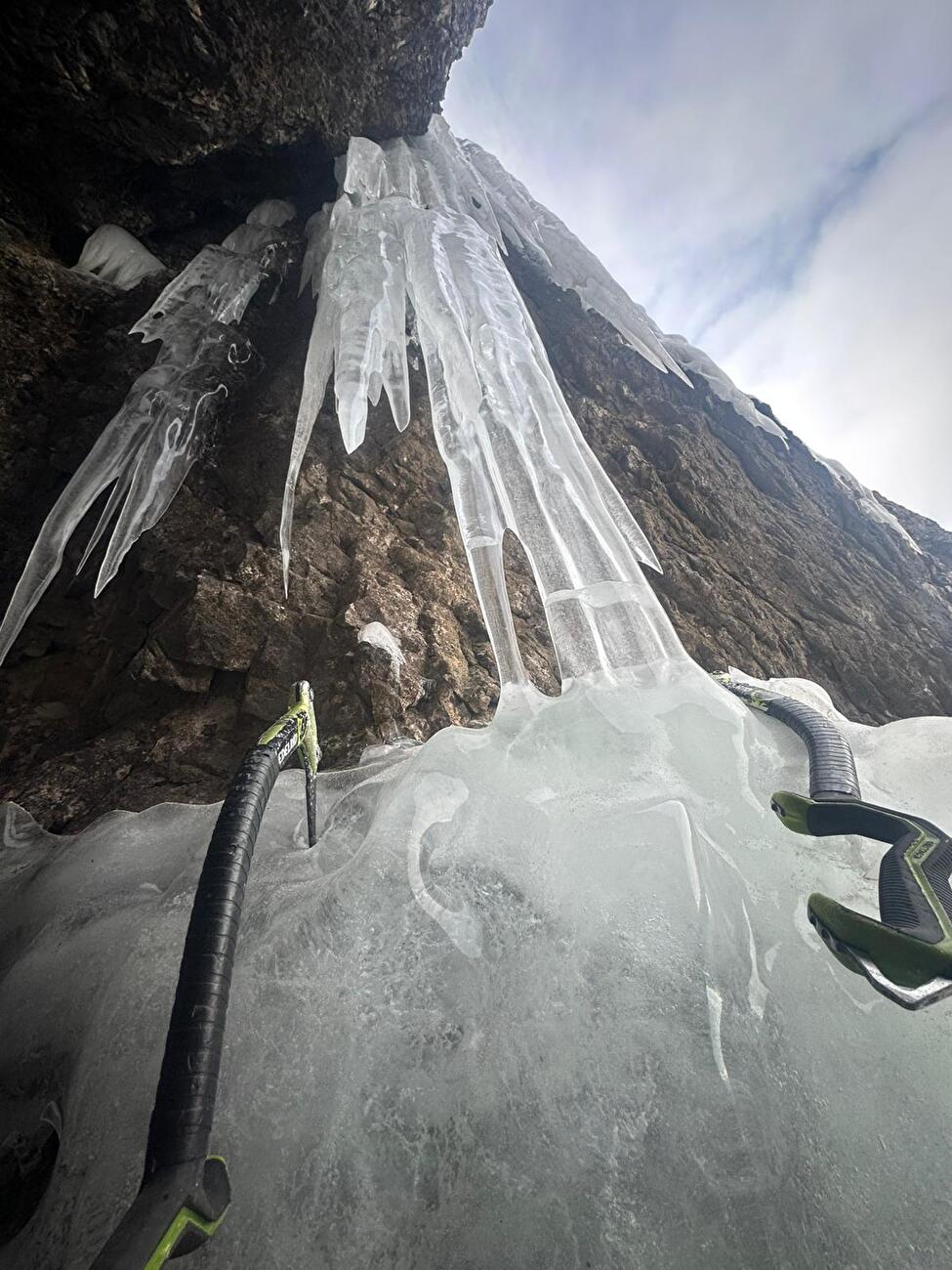 Laserz, Autriche, Simon Gietl, Vittorio Messini - La première ascension de 'Out of the Dark' sur la face nord du Laserz, Lienzer Dolomites, Autriche (23/01/2026 Simon Gietl, Vittorio Messini) Laserz, Autriche, Simon Gietl, Vittorio Messini - La première ascension de 'Out of the Dark' sur la face nord du Laserz, Lienzer Dolomites, Autriche (23/01/2026 Simon Gietl, Vittorio Messini)