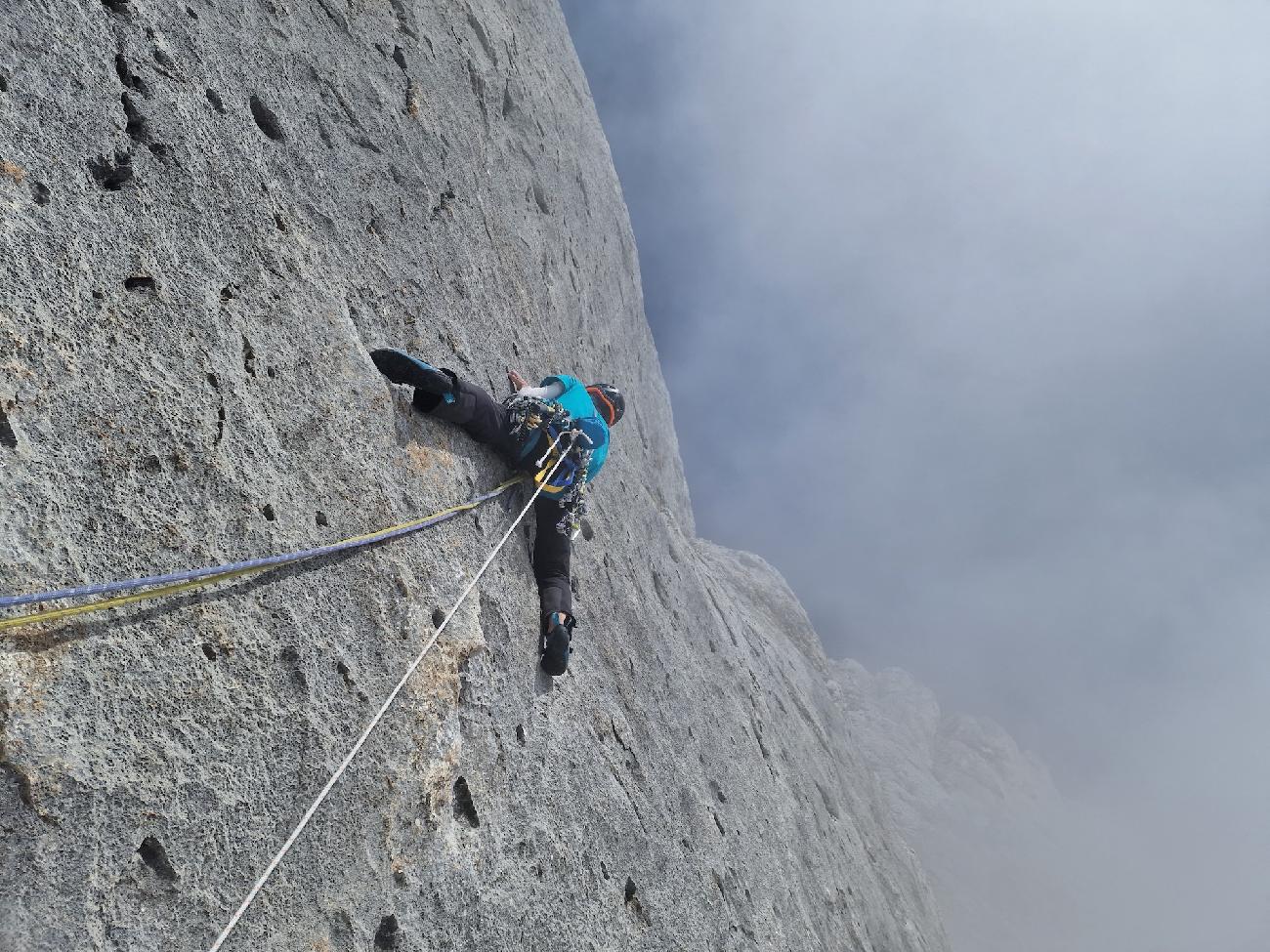 Madre Roccia, Marmolada, Iris Bielli, Matteo Della Bordella, Massimo Faletti, Maurizio Giordani - Iris Bielli réalise la première ascension de 'Madre Roccia' sur la face sud de Marmolada, Dolomites (Iris Bielli, Matteo Della Bordella, Massimo Faletti, Maurizio Giordani 2022-2023) Madre Roccia, Marmolada, Iris Bielli, Matteo Della Bordella, Massimo Faletti, Maurizio Giordani - Iris Bielli réalise la première ascension de 'Madre Roccia' sur la face sud de Marmolada, Dolomites (Iris Bielli, Matteo Della Bordella, Massimo Faletti, Maurizio Giordani 2022-2023)