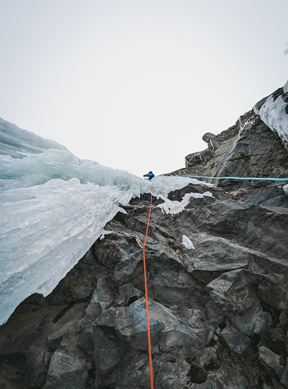 Over the trip, Valsavarenche, Leo Gheza, Luca Matteucci - La première ascension de 'Over the trip' à Valsavarenche, Vallée d'Aoste, Italie (Leo Gheza, Luca Matteucci 28/01/2026) Over the trip, Valsavarenche, Leo Gheza, Luca Matteucci - La première ascension de 'Over the trip' à Valsavarenche, Vallée d'Aoste, Italie (Leo Gheza, Luca Matteucci 28/01/2026)