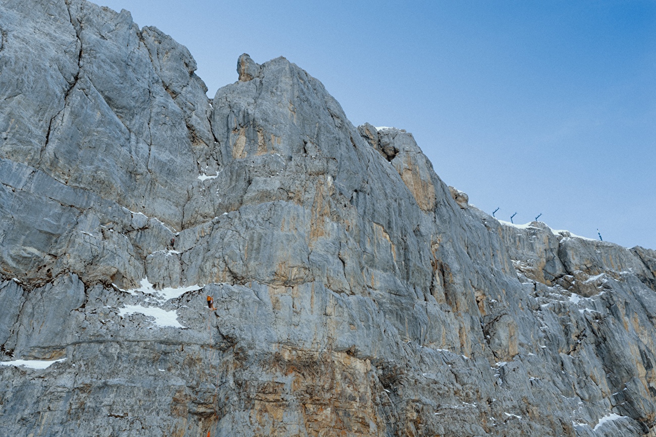 Tête aux Chamois, Suisse, Melanie Grünwald,Fay Manners - Fay Manners et Melanie Grünwald réalisent la première ascension de 'Elles Aussi' sur la face nord de Tête aux Chamois, Suisse, janvier 2026 Tête aux Chamois, Suisse, Melanie Grünwald,Fay Manners - Fay Manners et Melanie Grünwald réalisent la première ascension de 'Elles Aussi' sur la face nord de Tête aux Chamois, Suisse, janvier 2026