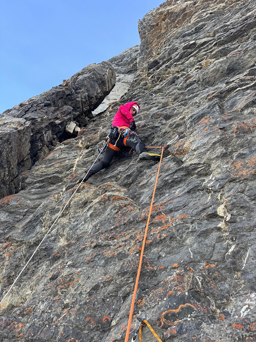 Tête aux Chamois, Suisse, Melanie Grünwald,Fay Manners - Fay Manners et Melanie Grünwald réalisent la première ascension de 'Elles Aussi' sur la face nord de Tête aux Chamois, Suisse, janvier 2026 Tête aux Chamois, Suisse, Melanie Grünwald,Fay Manners - Fay Manners et Melanie Grünwald réalisent la première ascension de 'Elles Aussi' sur la face nord de Tête aux Chamois, Suisse, janvier 2026