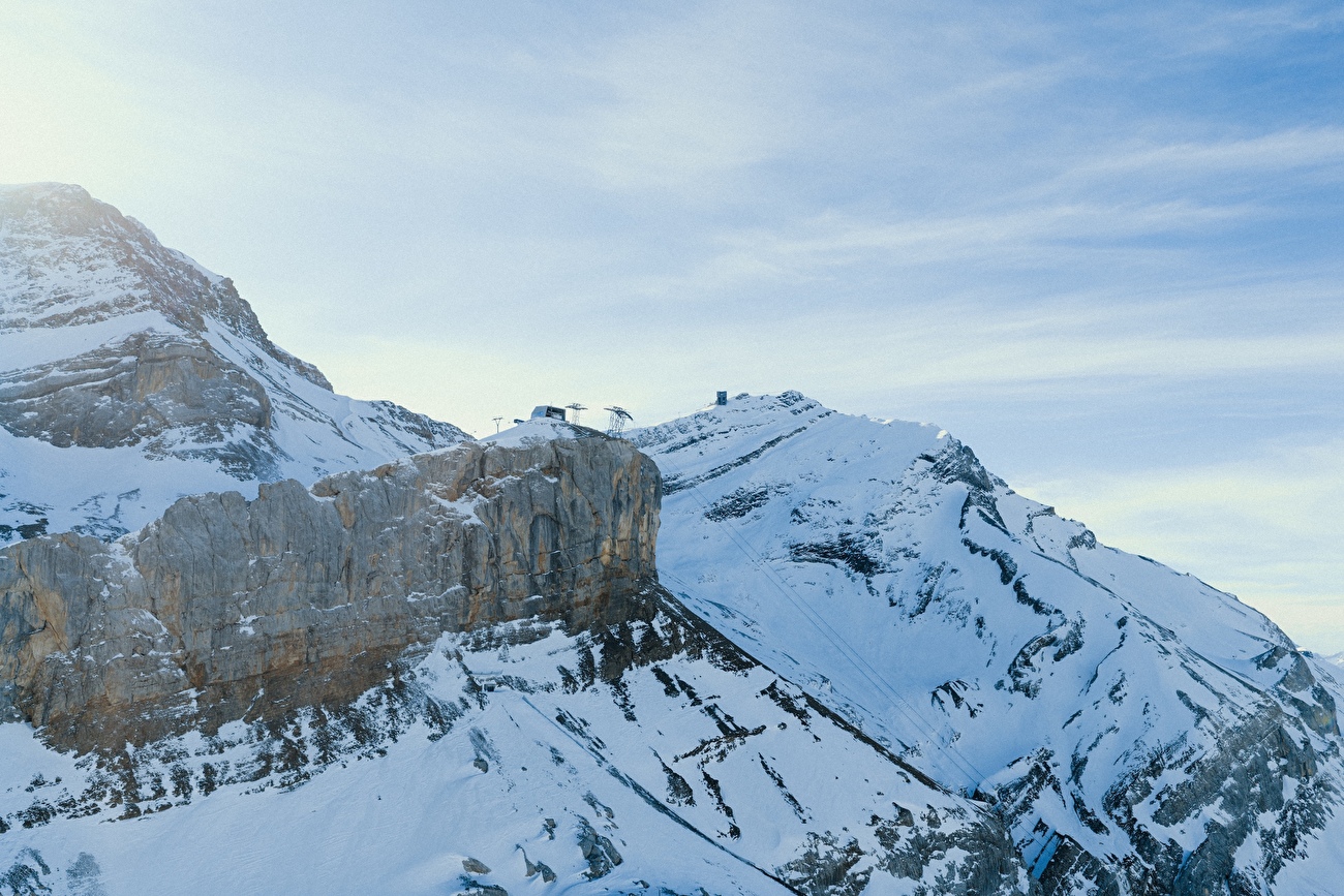 Tête aux Chamois, Suisse, Melanie Grünwald,Fay Manners - Fay Manners et Melanie Grünwald réalisent la première ascension de 'Elles Aussi' sur la face nord de Tête aux Chamois, Suisse, janvier 2026 Tête aux Chamois, Suisse, Melanie Grünwald,Fay Manners - Fay Manners et Melanie Grünwald réalisent la première ascension de 'Elles Aussi' sur la face nord de Tête aux Chamois, Suisse, janvier 2026
