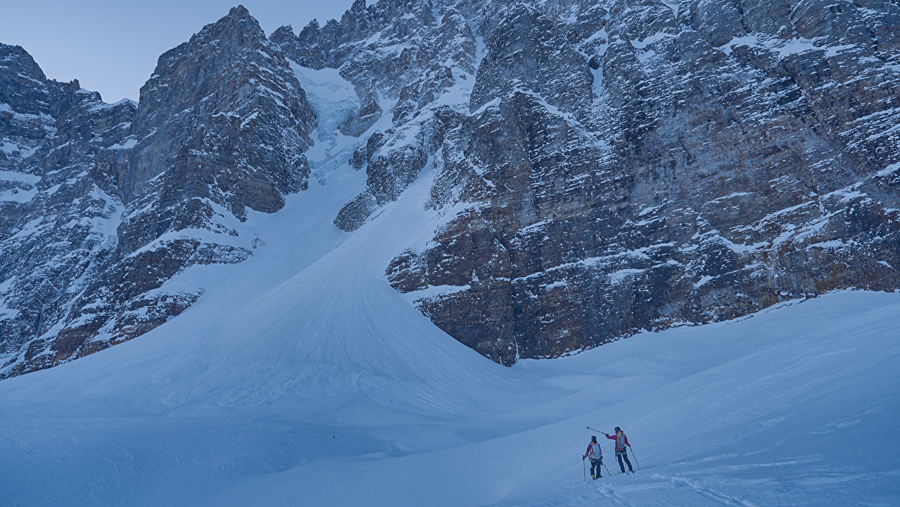 Mount Deltaform Canada, Brette Harrington, Christina Lustenberger, Gee Pierrel - La première descente à ski du glacier nord du mont Deltaform au Canada (Brette Harrington, Christina Lustenberger, Gee Pierrel 18/01/2026) Mount Deltaform Canada, Brette Harrington, Christina Lustenberger, Gee Pierrel - La première descente à ski du glacier nord du mont Deltaform au Canada (Brette Harrington, Christina Lustenberger, Gee Pierrel 18/01/2026)