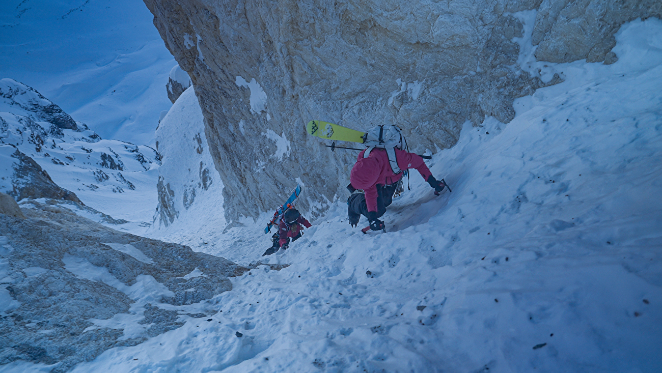 Mount Deltaform Canada, Brette Harrington, Christina Lustenberger, Gee Pierrel - La première descente à ski du glacier nord du mont Deltaform au Canada (Brette Harrington, Christina Lustenberger, Gee Pierrel 18/01/2026) Mount Deltaform Canada, Brette Harrington, Christina Lustenberger, Gee Pierrel - La première descente à ski du glacier nord du mont Deltaform au Canada (Brette Harrington, Christina Lustenberger, Gee Pierrel 18/01/2026)