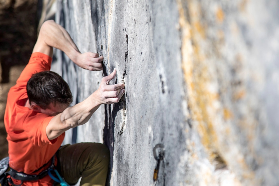 Alessandro Zeni - Alessandro Zeni réalise la première ascension de Cryptographie, dalle 9b à Saint Loup en Suisse Alessandro Zeni - Alessandro Zeni réalise la première ascension de Cryptographie, dalle 9b à Saint Loup en Suisse