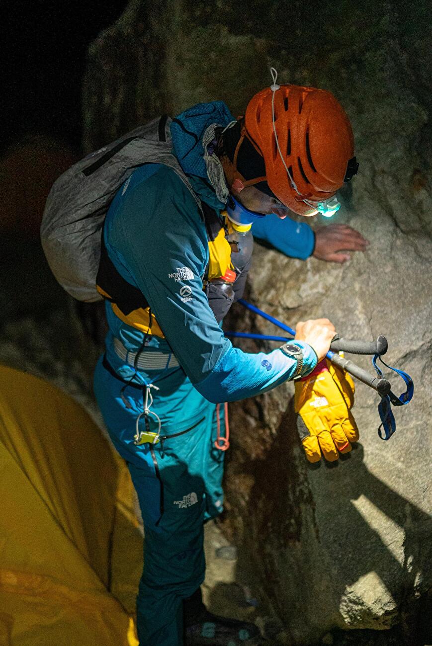 Benjamin Védrines - Benjamin Védrines s'envole pour son ascension record de 11 heures du K2 le 28/07/2024 Benjamin Védrines - Benjamin Védrines s'envole pour son ascension record de 11 heures du K2 le 28/07/2024