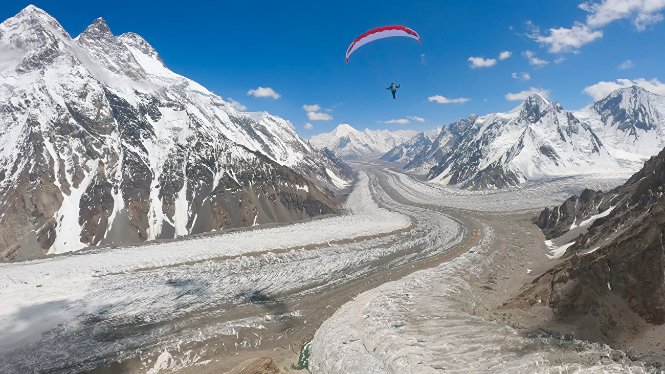 Benjamin Védrines K2 - Benjamin Védrines making an acclimatisation flight on K2, summer 2024 Benjamin Védrines K2 - Benjamin Védrines making an acclimatisation flight on K2, summer 2024