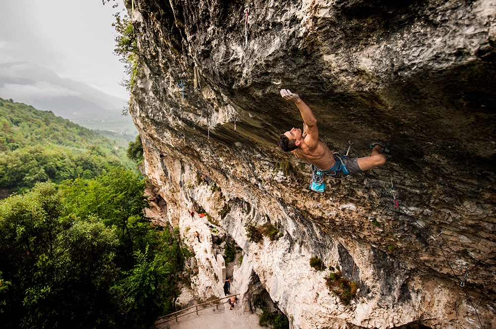 Davide Picco - Davide Picco gravit son premier 9a+, Pure Dreaming Plus à Massone, Arco, Italie Davide Picco - Davide Picco gravit son premier 9a+, Pure Dreaming Plus à Massone, Arco, Italie