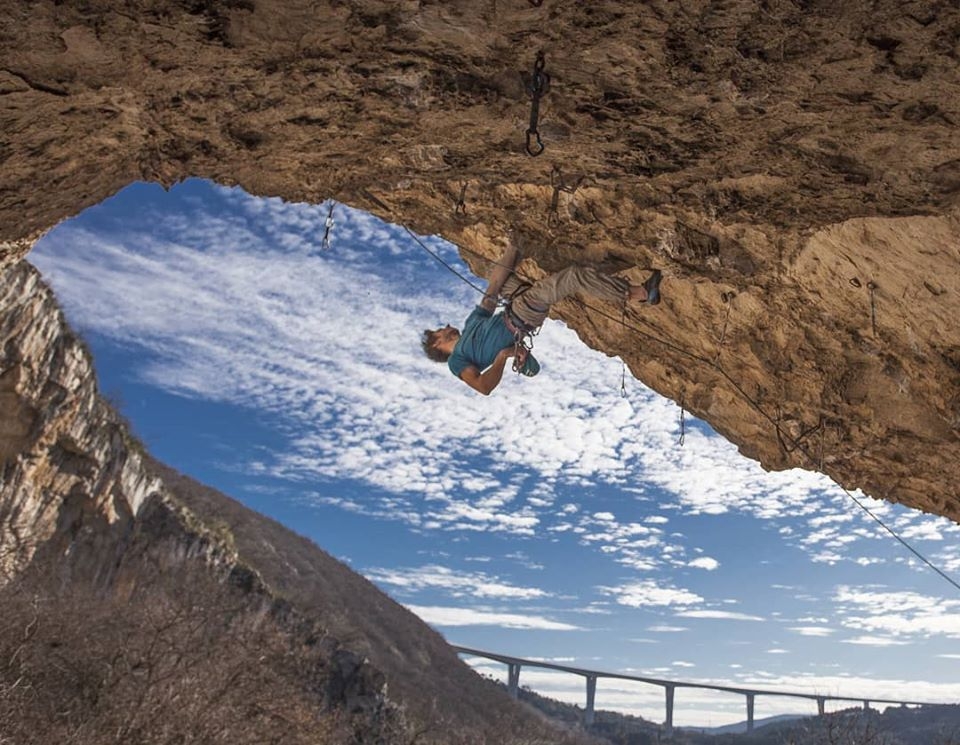 Davide Picco - Davide Picco escalade Mr. Big Hand 8b+ à Misja Pec en Slovénie Davide Picco - Davide Picco escalade Mr. Big Hand 8b+ à Misja Pec en Slovénie