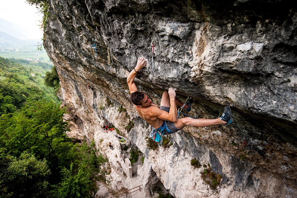 Davide Picco - Davide Picco gravit son premier 9a+, Pure Dreaming Plus à Massone, Arco, Italie Davide Picco - Davide Picco gravit son premier 9a+, Pure Dreaming Plus à Massone, Arco, Italie